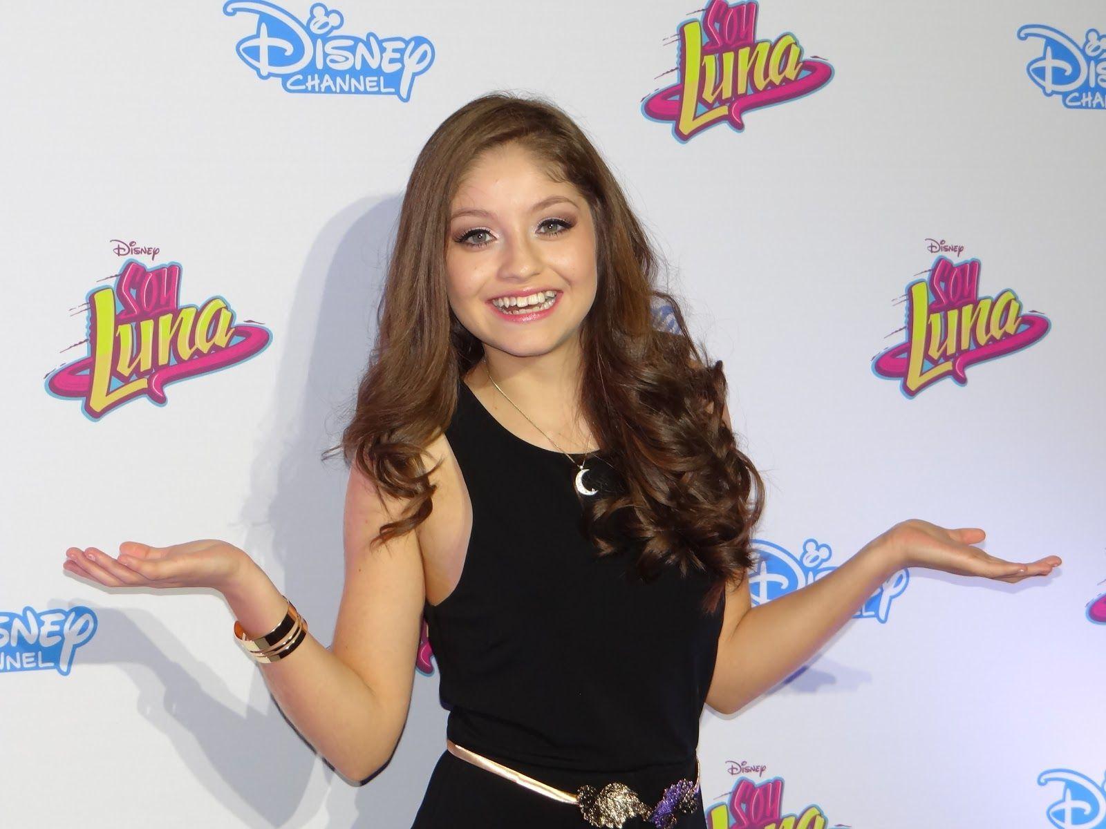 1600x1200 Karol Sevilla Wallpaper