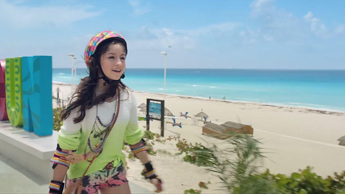 1366x768 wallpaper with animals: Karol Sevilla Best Wallpaper