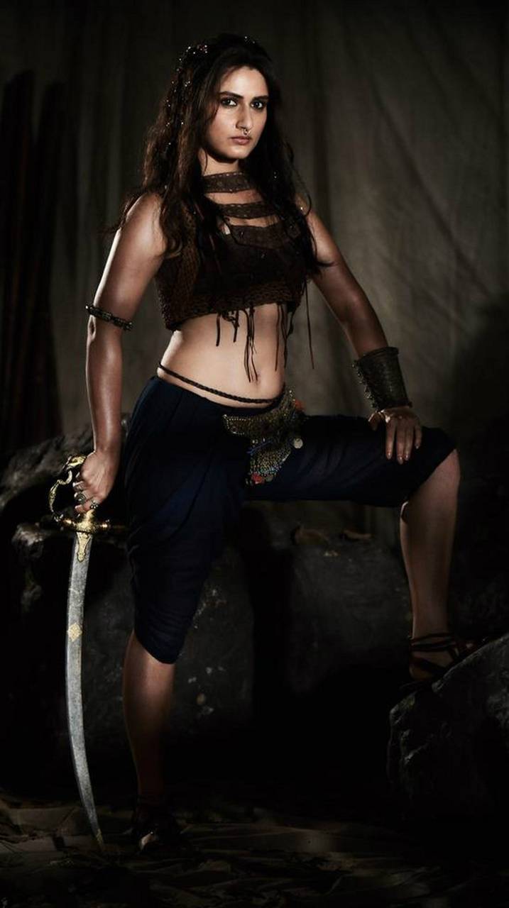 717x1280 fatima sana shaikh wallpaper