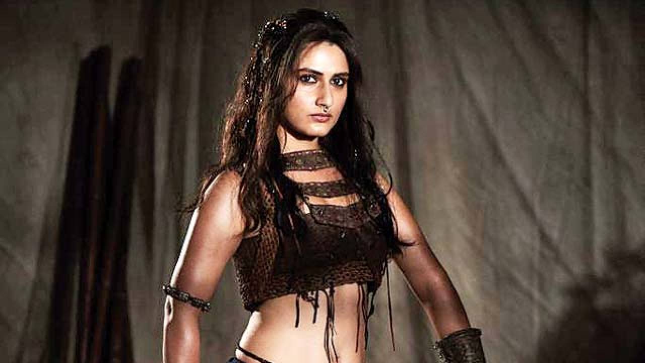 1280x720 Fatima Sana Shaikh Actress HD Wallpaper