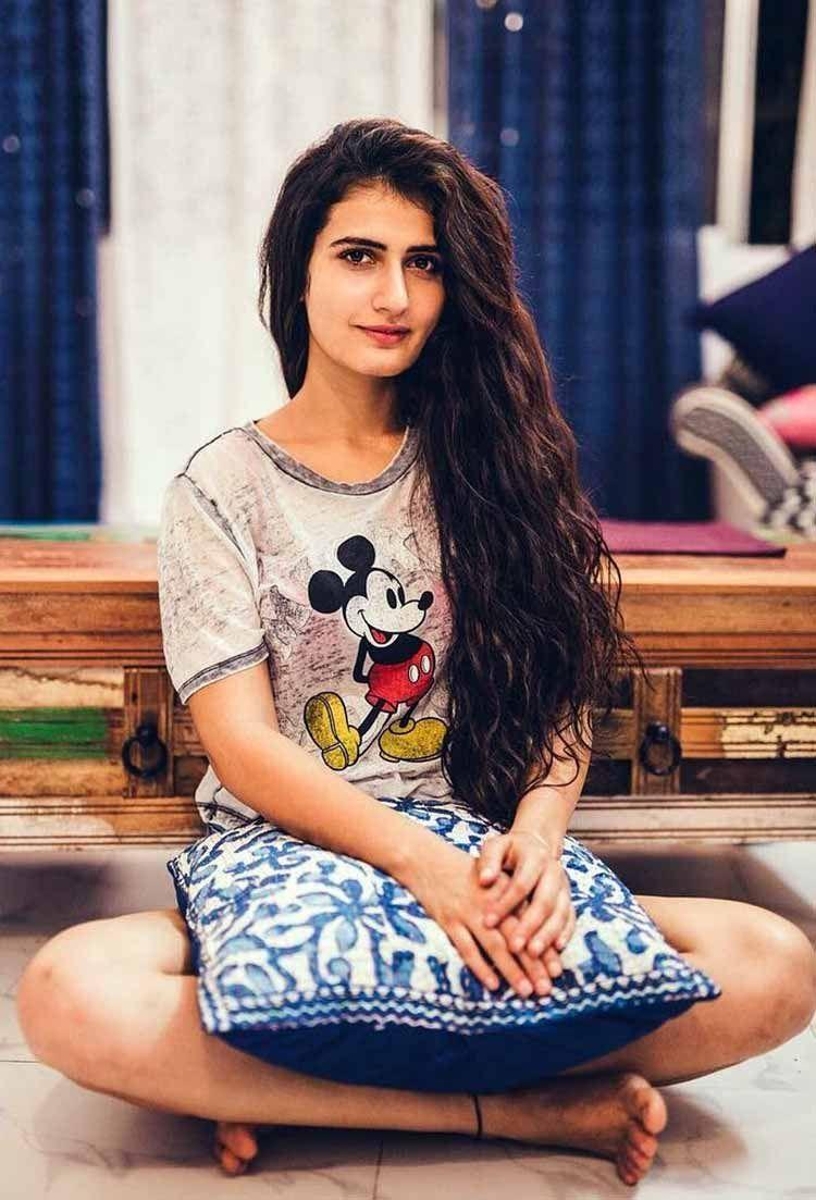 750x1103 Bollywood Actress Fatima Sana Shaikh Hot Picture