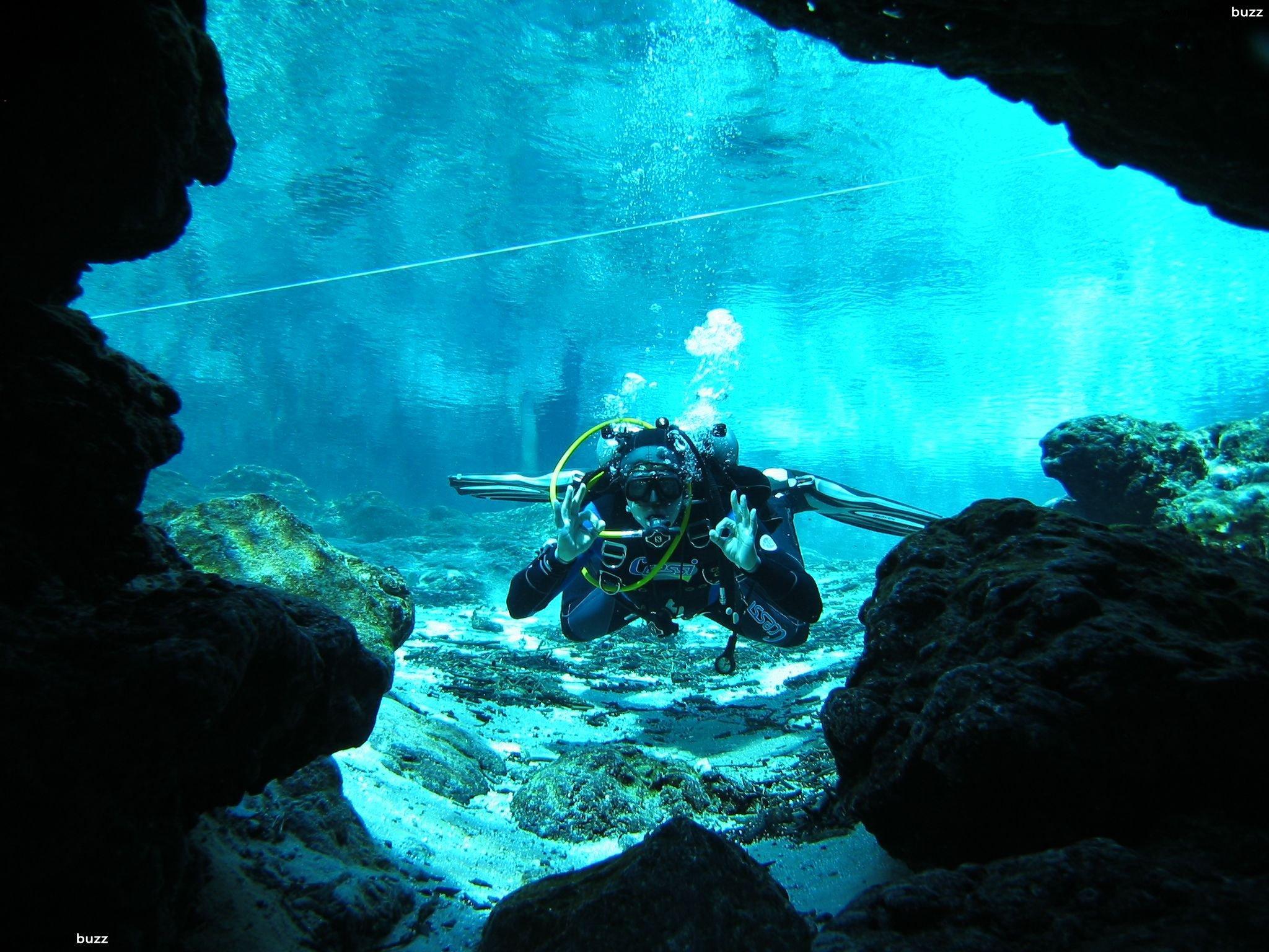 2048x1536 Diving Wallpaper