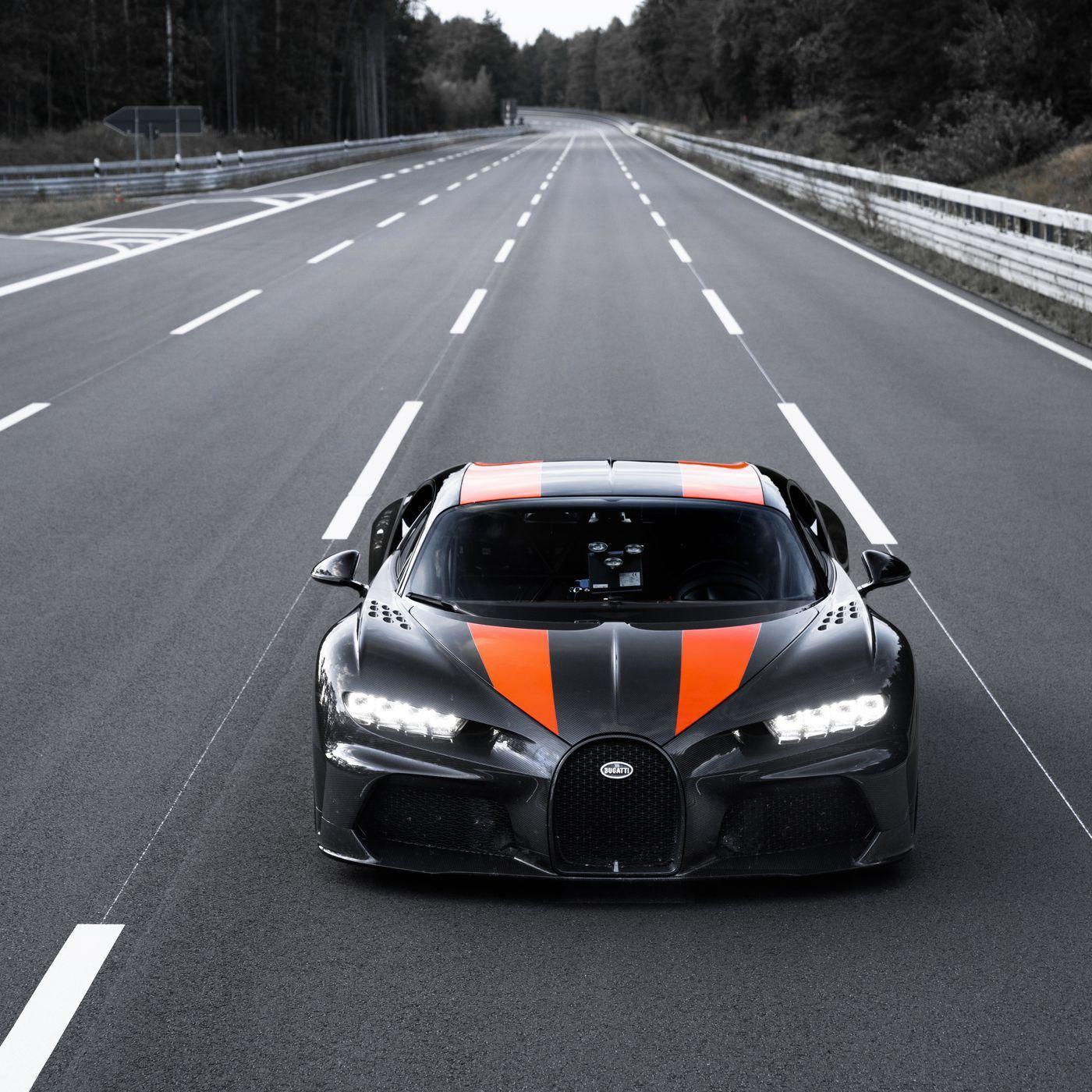 1400x1400 Watch the Bugatti Chiron smashhical 300 mph