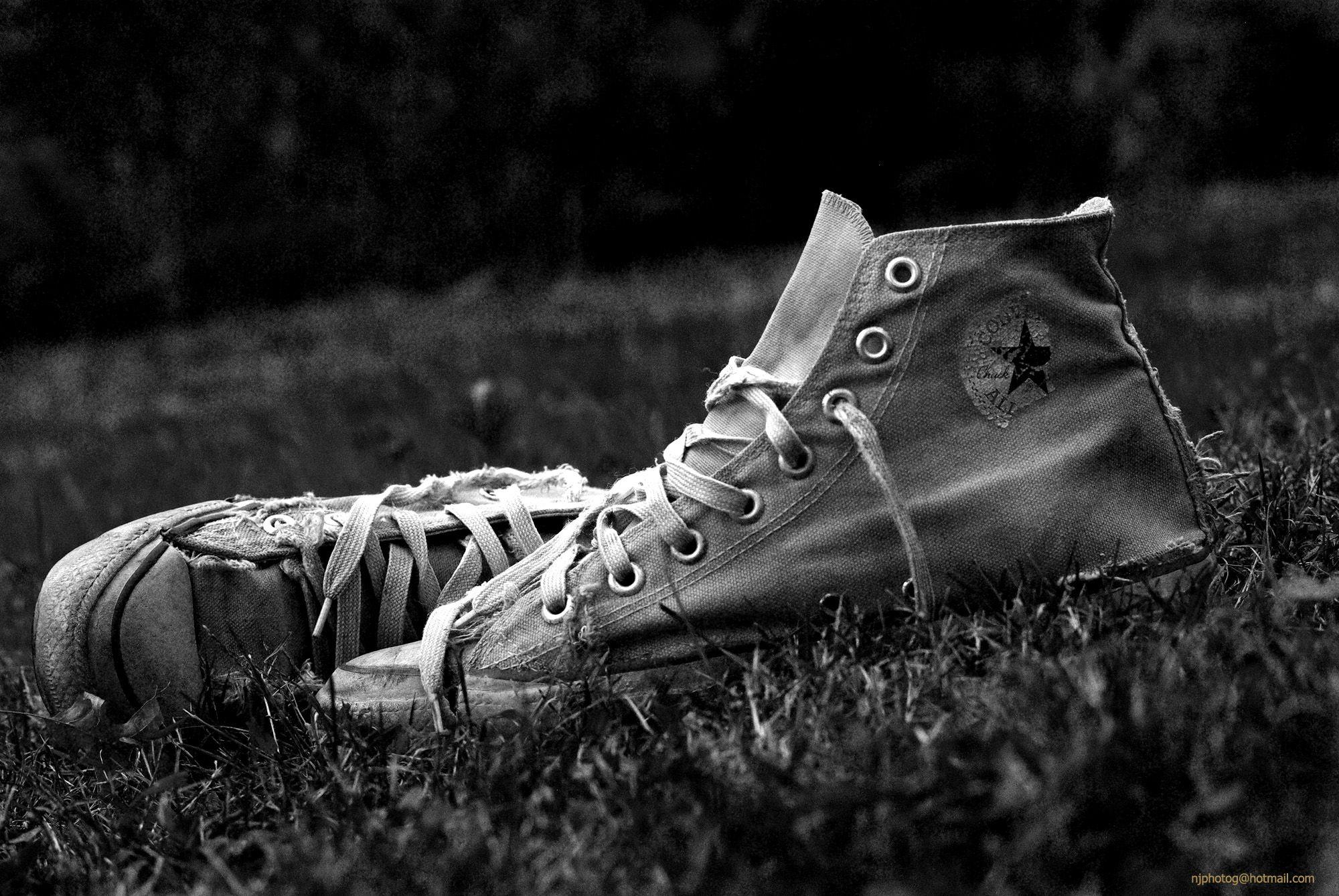 2000x1339 Converse HD Wallpaper and Background Image