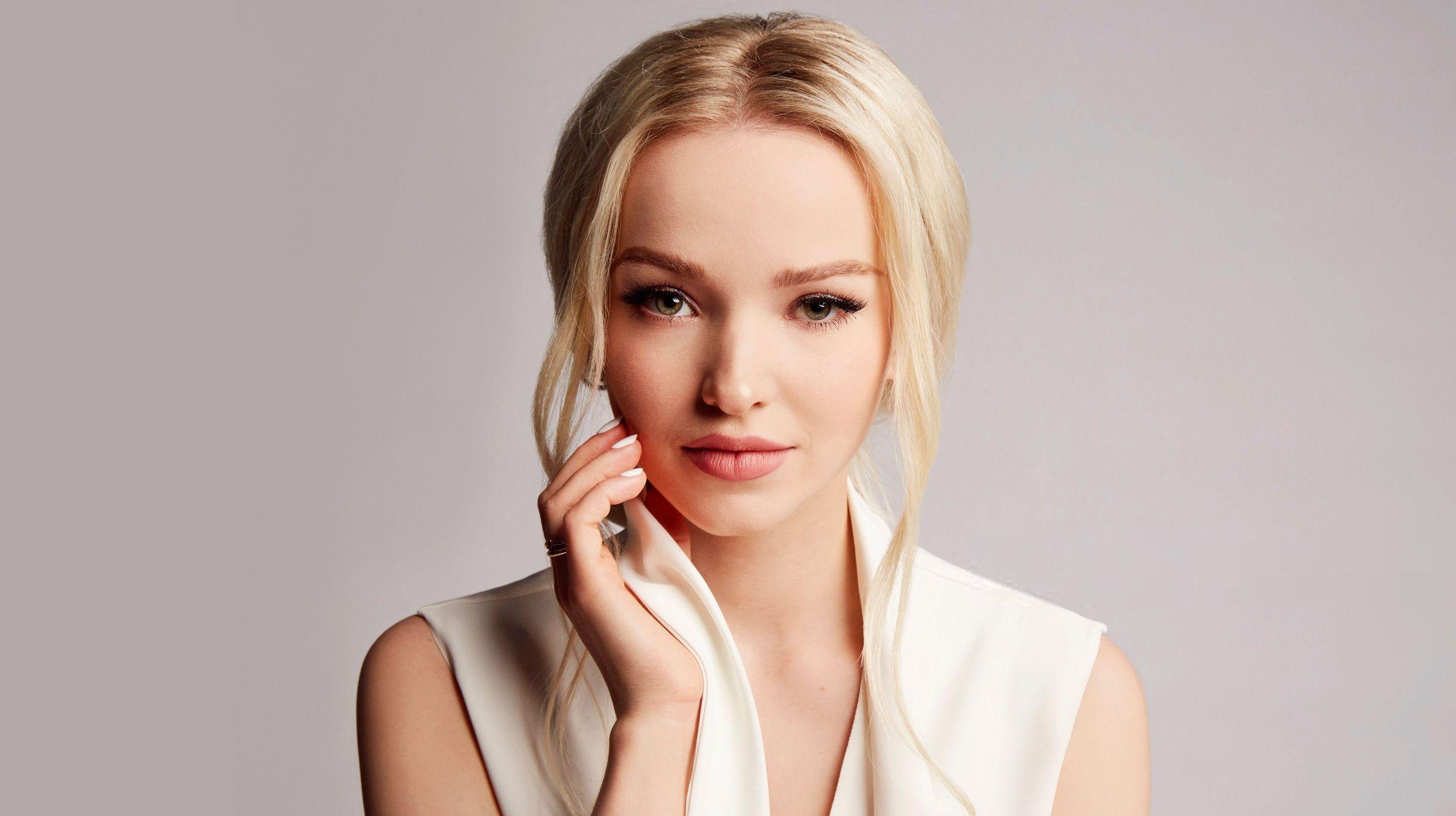 2445x1371 Dove Cameron Comic Con 2018 Portrait Wallpaper, HD Celebrities 4K