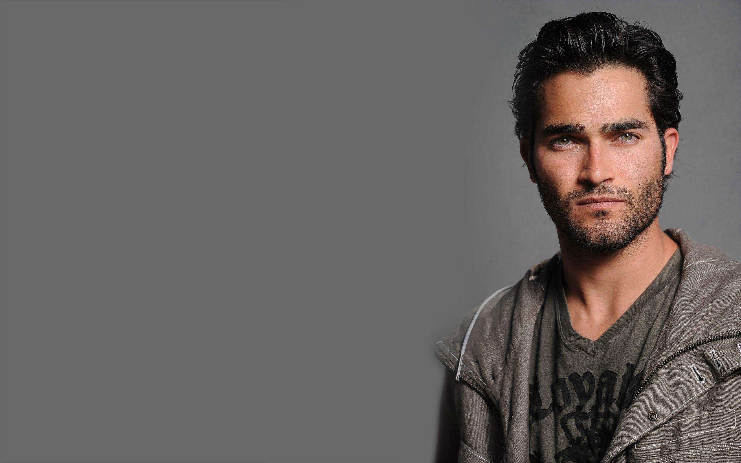 2560x1600 HD Tyler Hoechlin Wallpaper