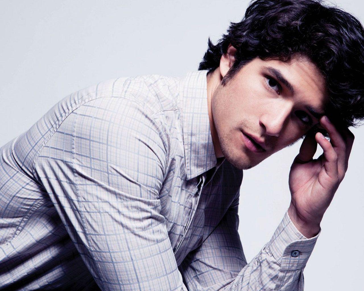 1280x1024 Tyler Posey Wallpaper Photo 55907 1280x1024px