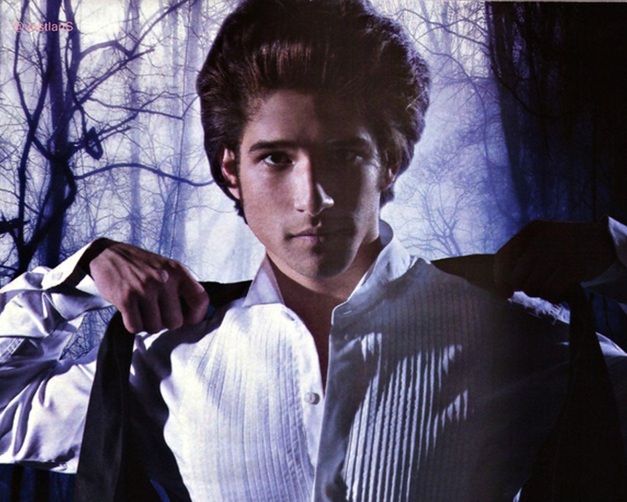 1280x1024 Tyler Posey Wallpaper