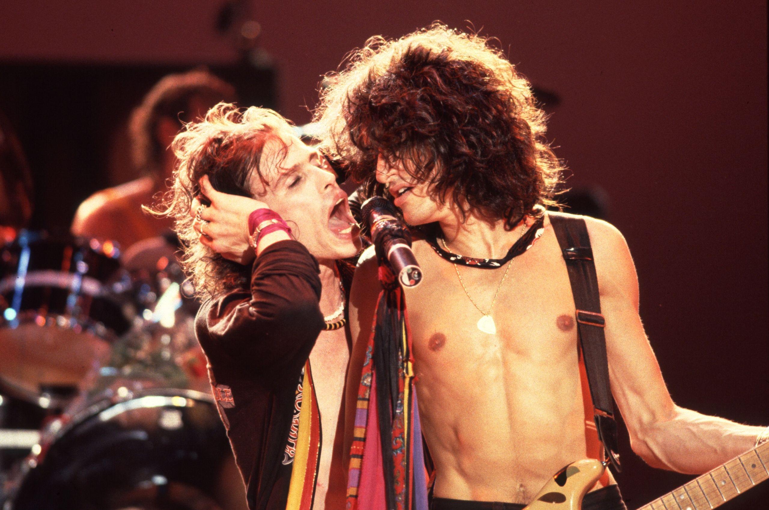 2560x1700 Free download classic joe perry steven tyler concert guitars