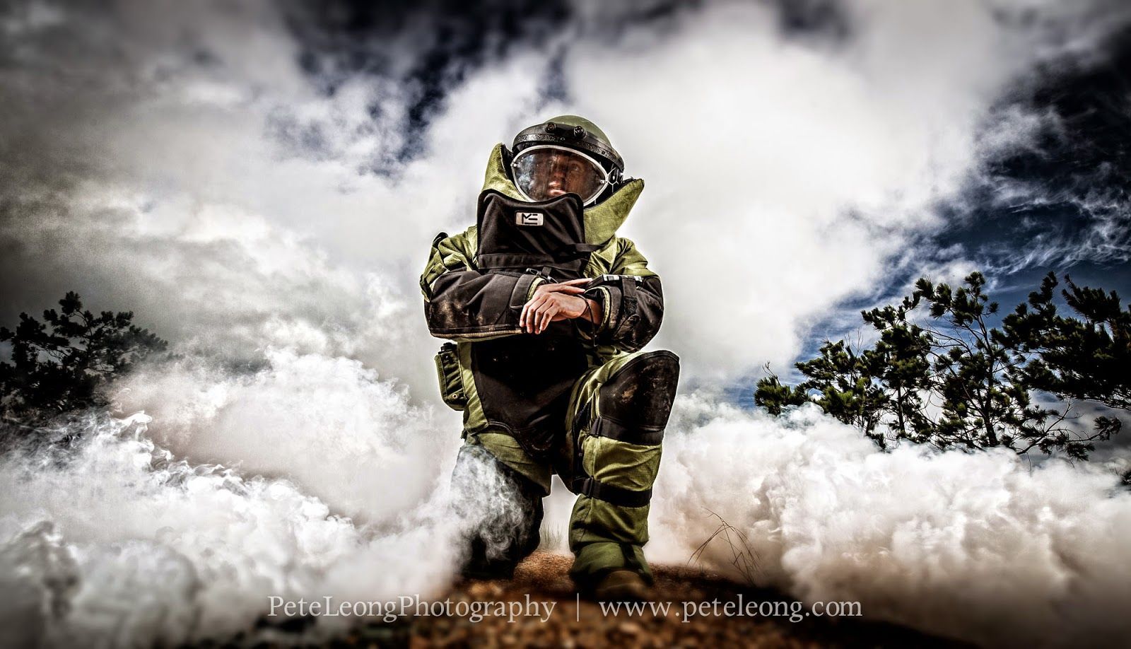 1600x918 EOD U.S military bomb suit shoot BTS