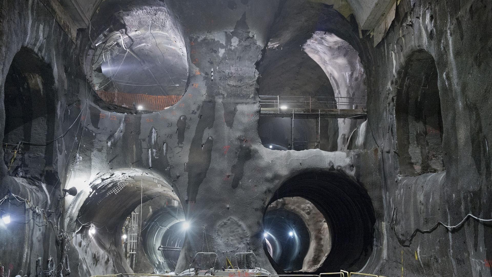 1920x1080 City underground tunnels grand central station workers wallpaper