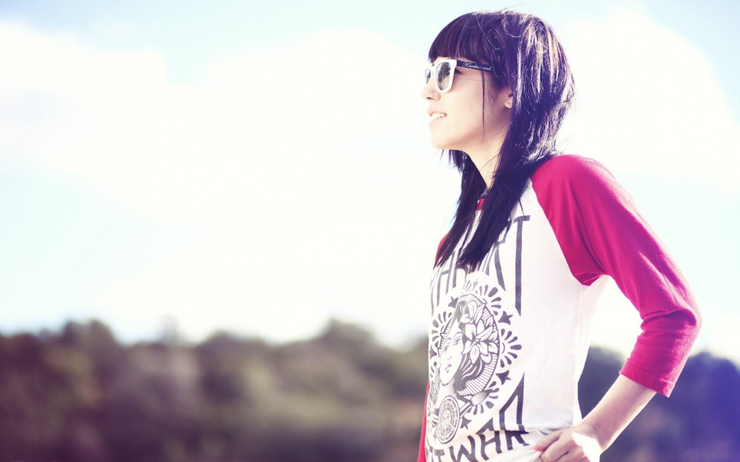 2560x1600 Smart Girl Wallpaper (22)