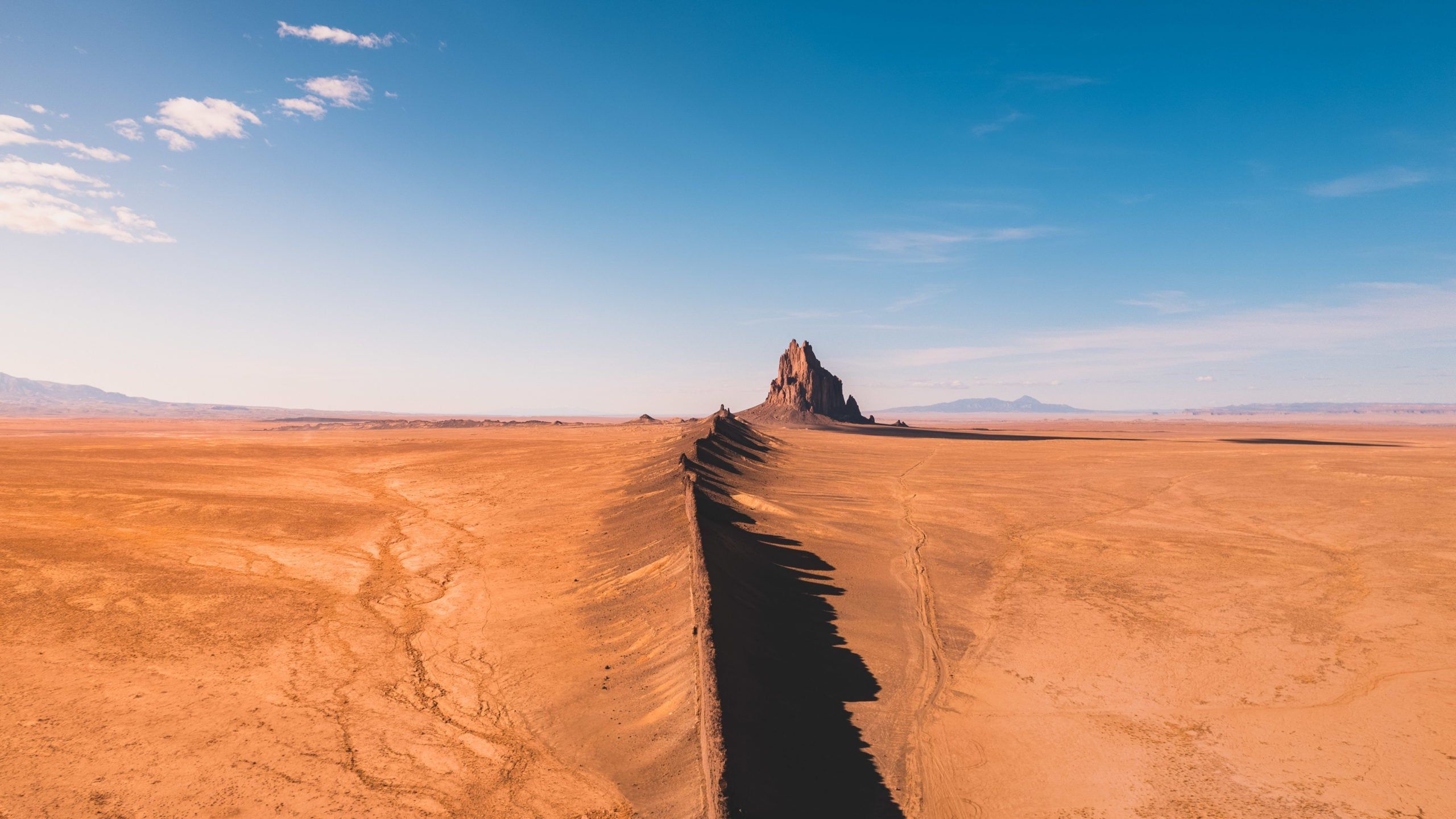 2560x1440 Visiting Shiprock in New Mexico (Photos)