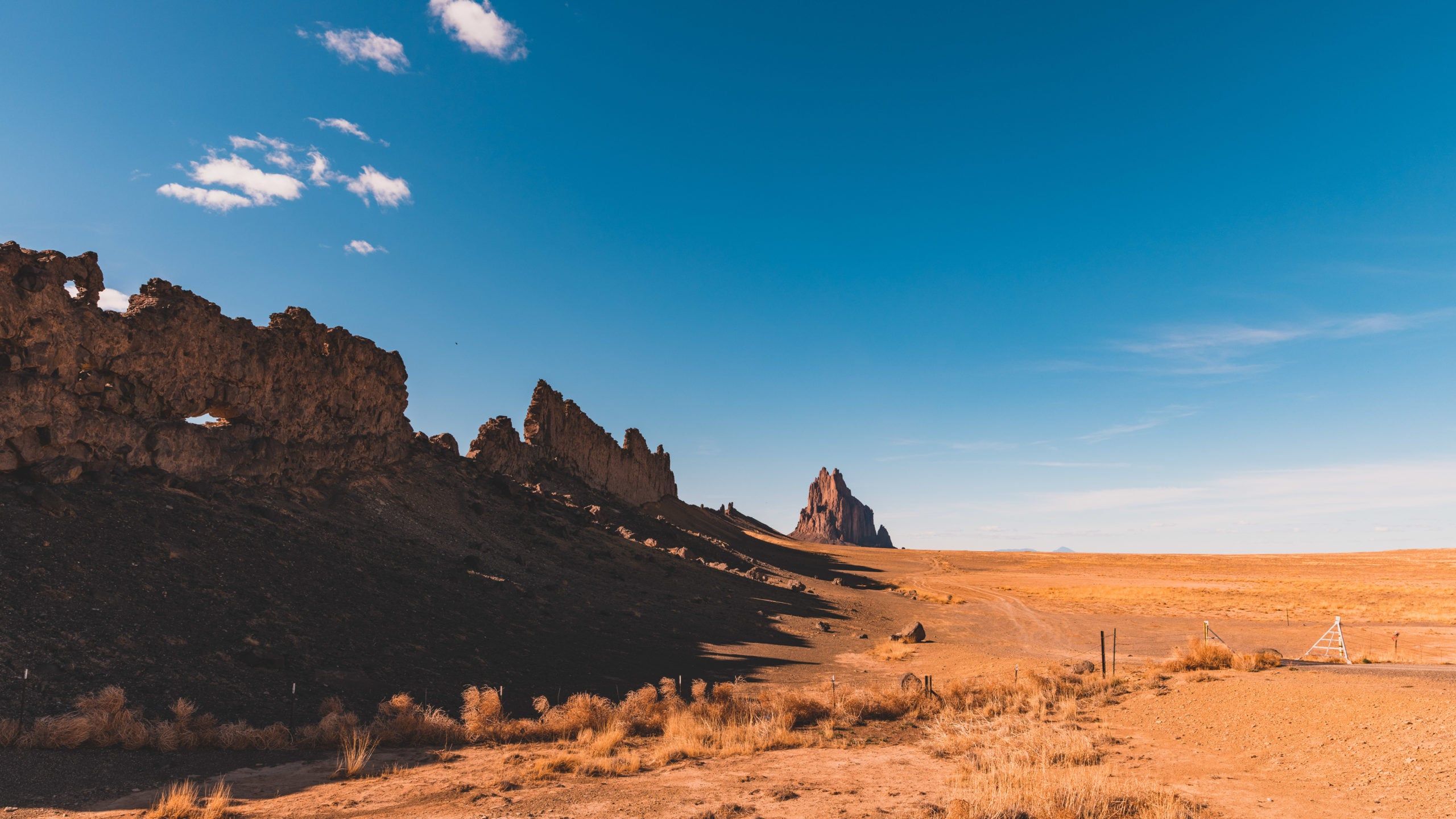 2560x1440 Visiting Shiprock in New Mexico (Photos)