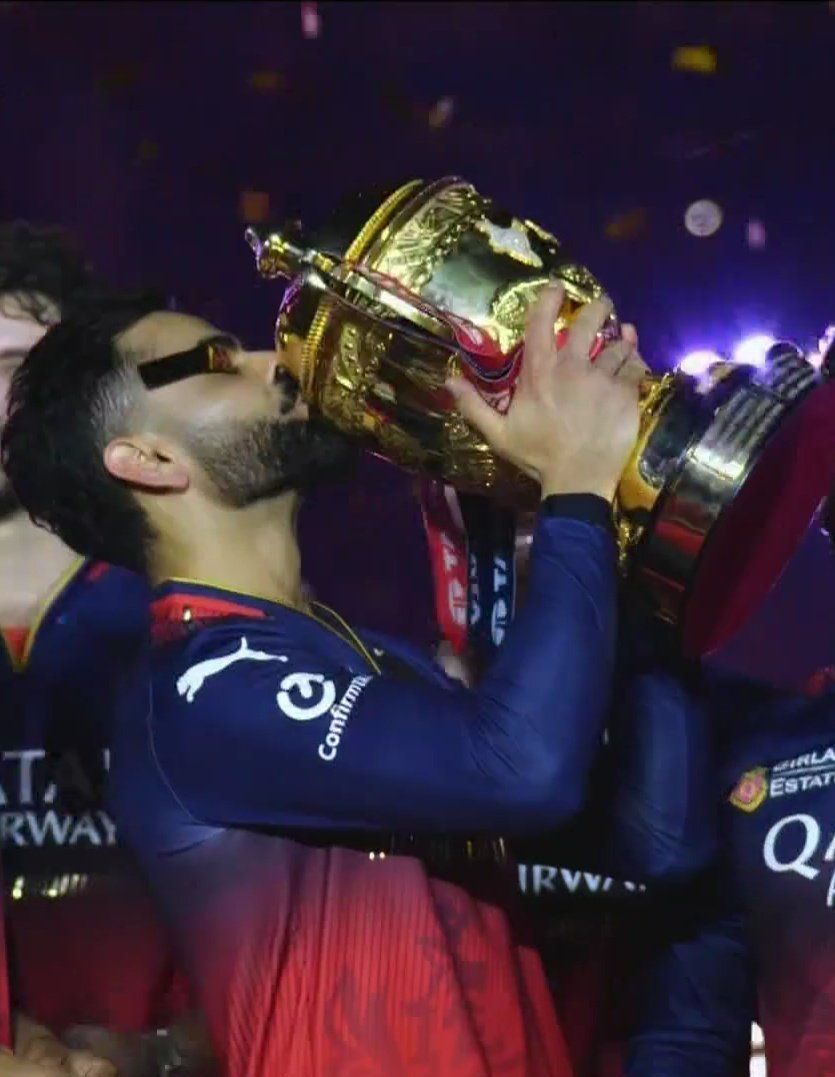 835x1077 VIRAT KOHLI KISSING IPL TROPHY. for Lifetime. ❤️