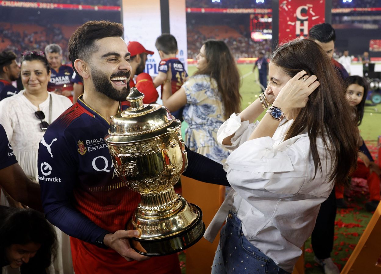 1249x900 Virat Kohli, Anushka Sharma pose with IPL 2025 title