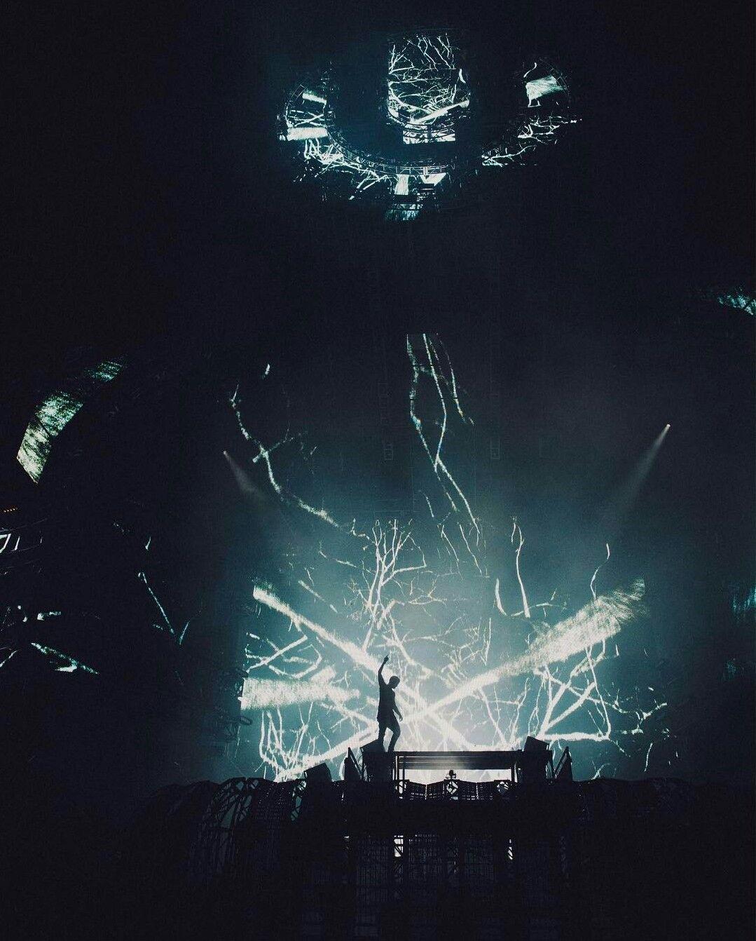 1079x1342 Martin Garrix