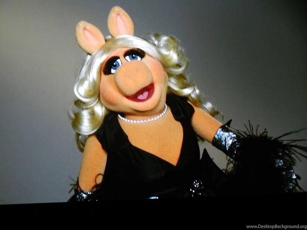 1024x768 Miss Piggy Wallpaper