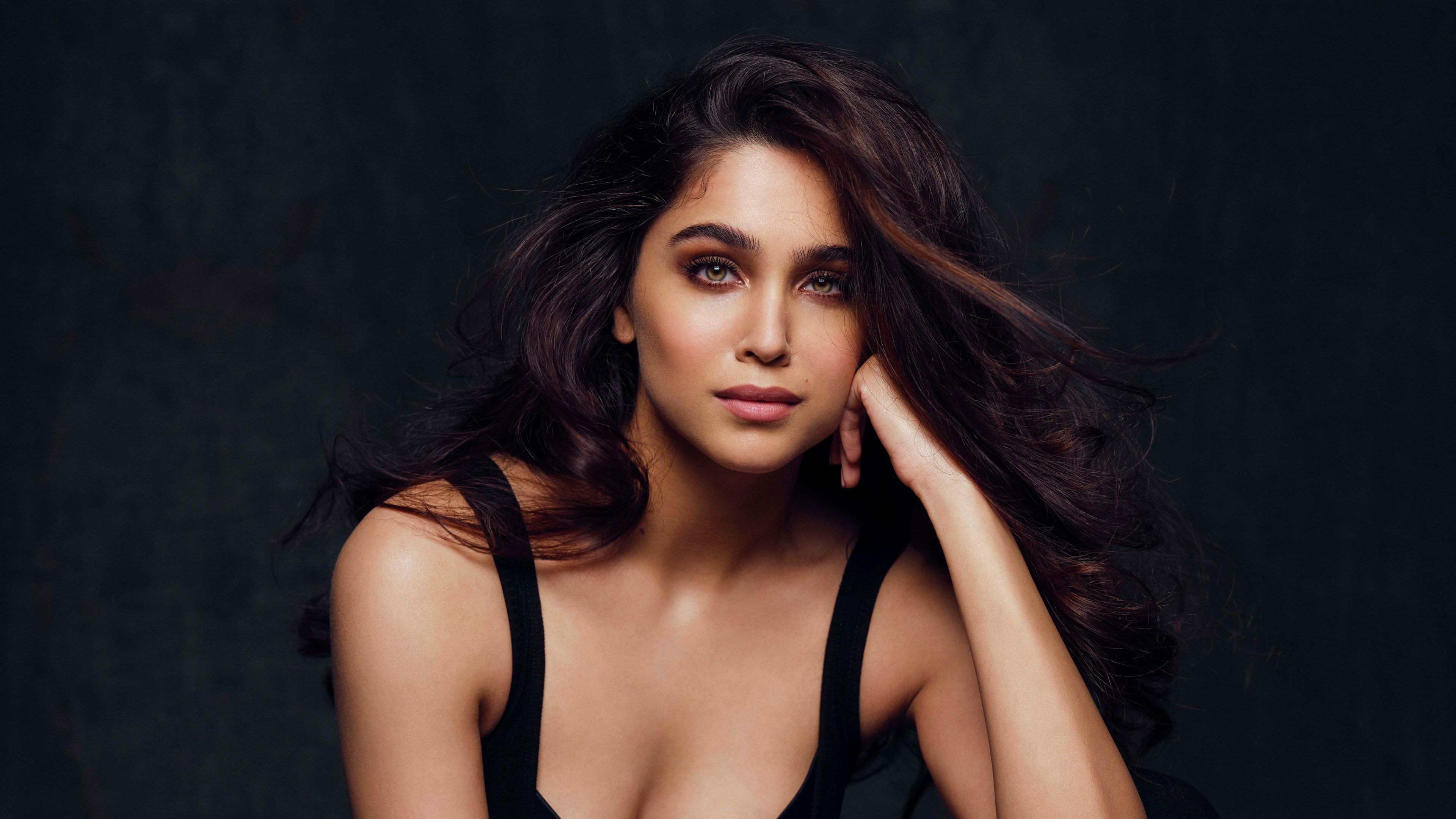 3840x2160 Sharvari Wagh Wallpaper for iPhone 4K