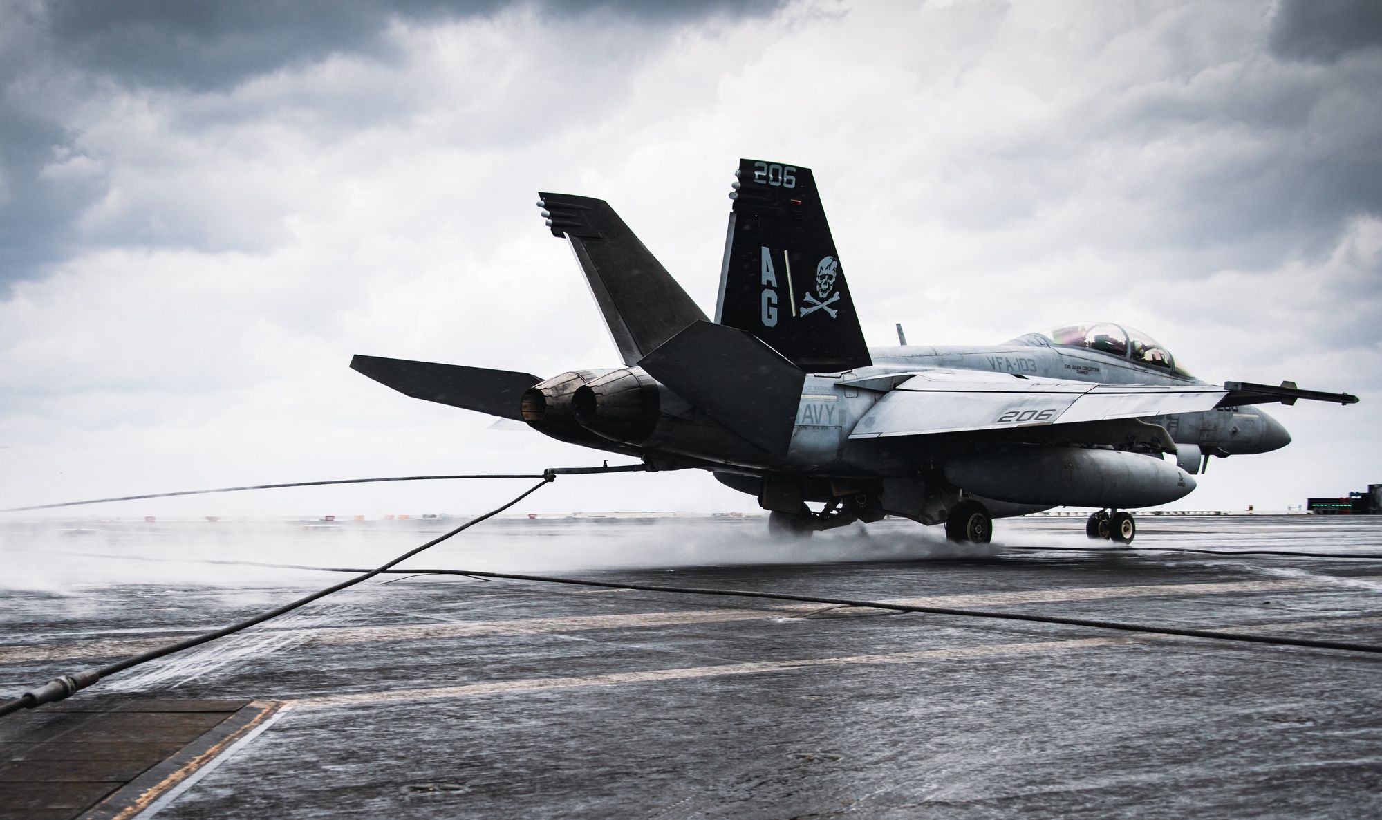 1999x1186 DVIDS A 18E F Super Hornet Lands On USS George Washington [Image 4 Of 5]
