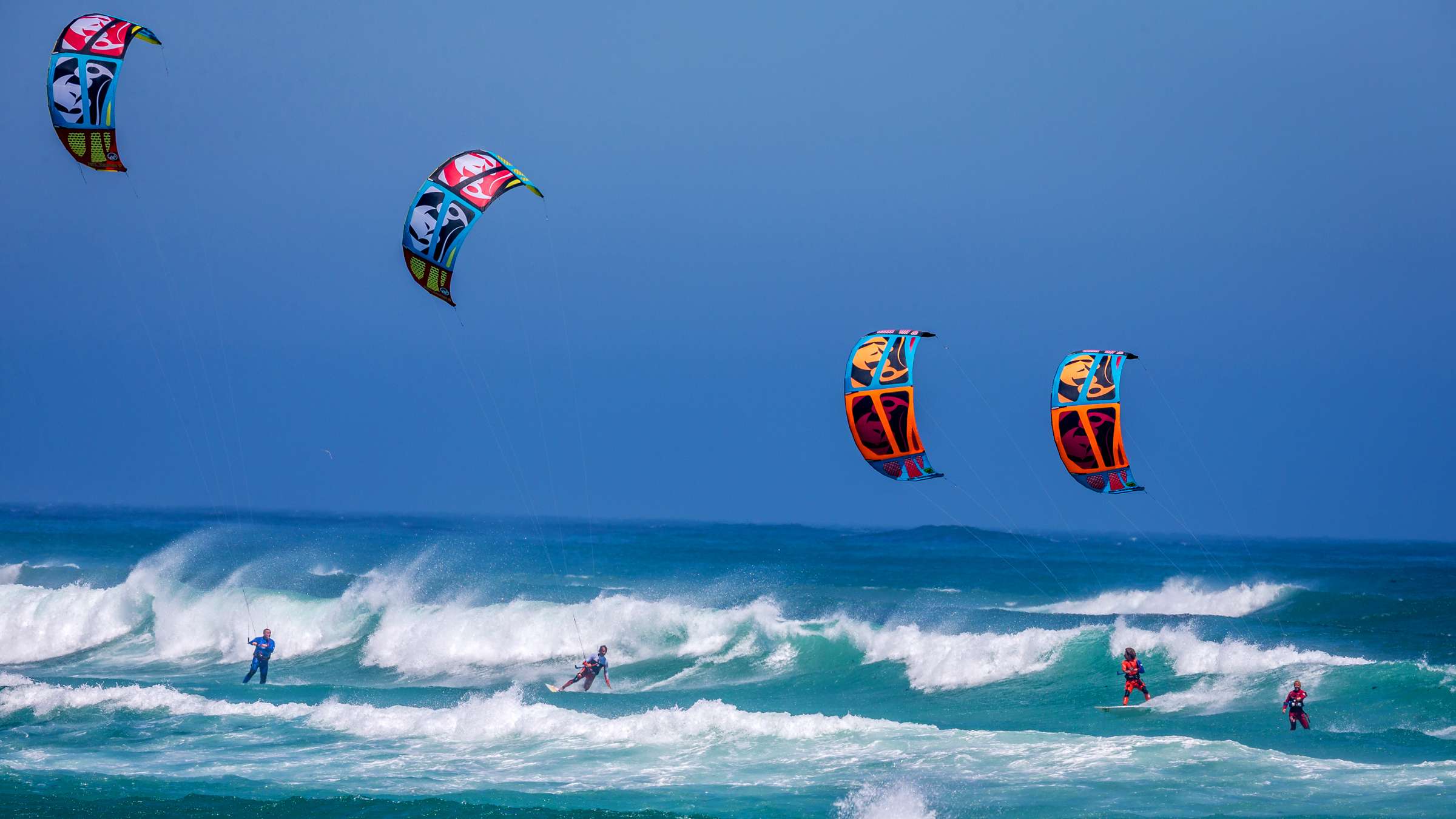 2400x1350 Kite Surfing Wallpaper