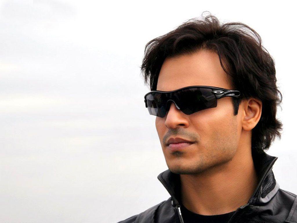 1024x768 Vivek Oberoi HD Wallpaper