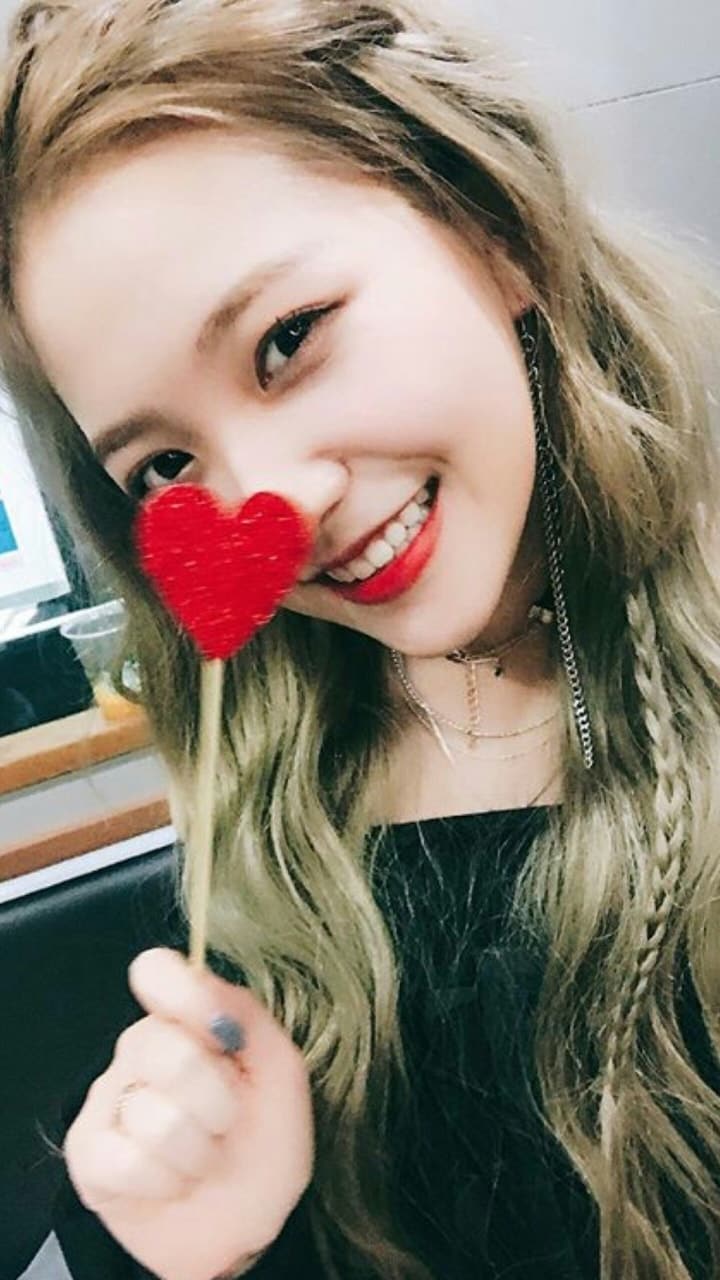 720x1280 Yeri Red Velvet Wallpaper