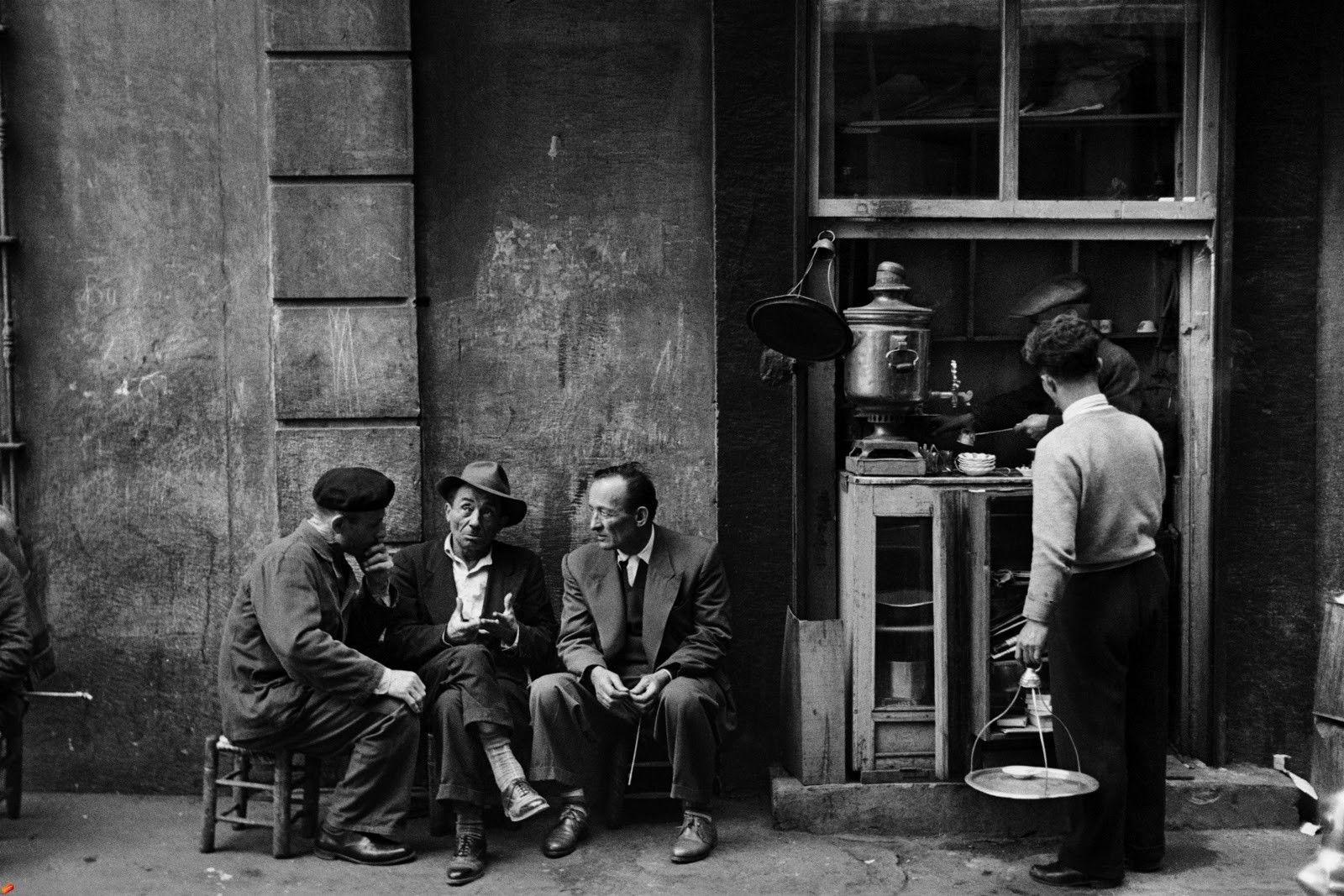 1600x1067 men, grayscale, Istanbul, old photography, ara guler, talking