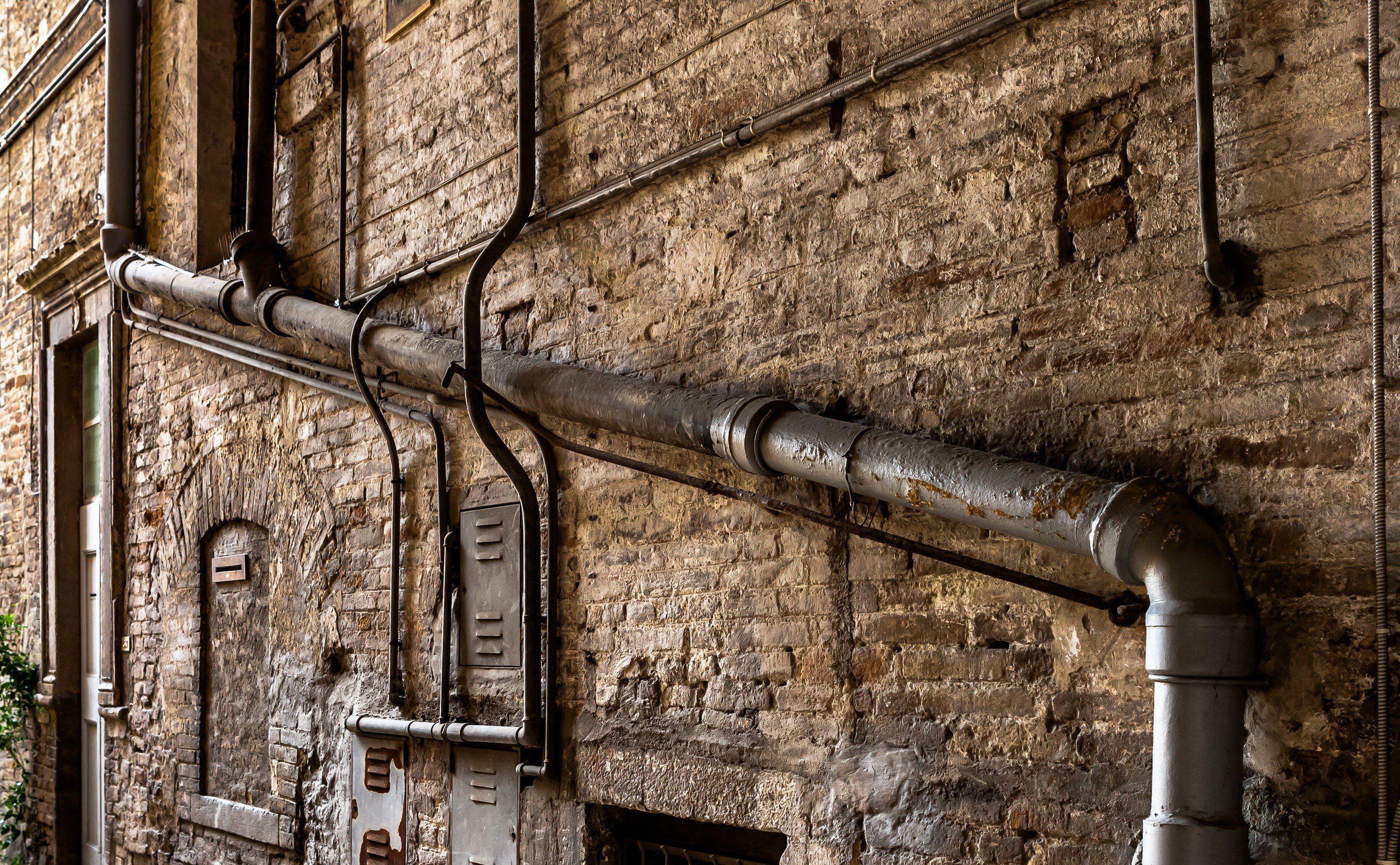 2880x1780 old, Metal, Rust, Building, Pipes Wallpaper HD / Desktop