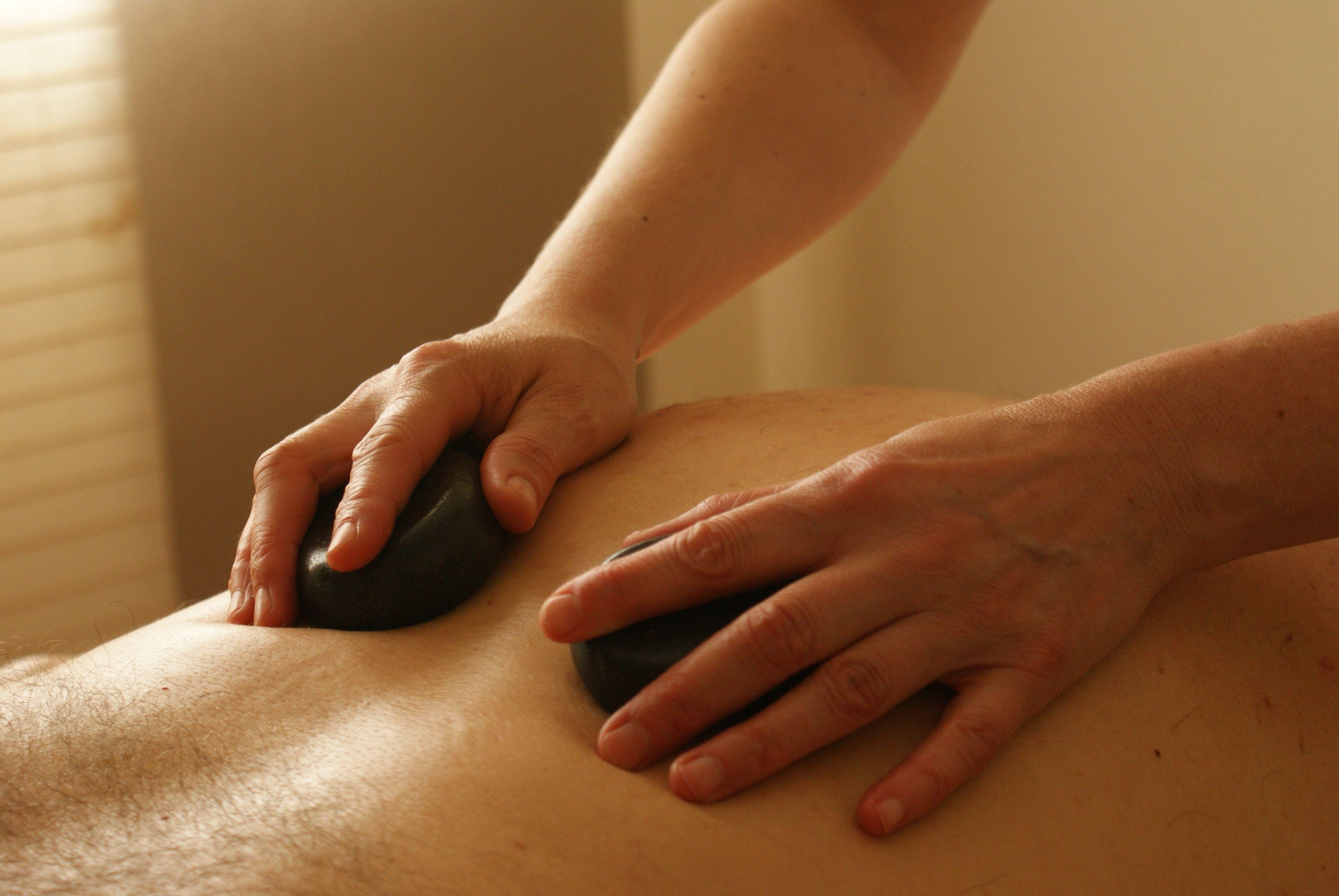 3872x2592 Free of hands, hot stone, massage