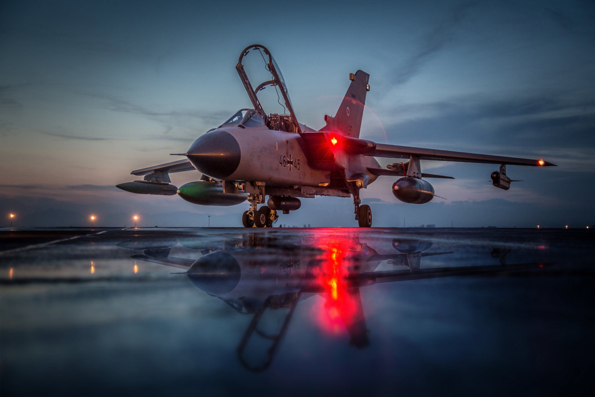 1920x1280 Stunning Reflection of the Panavia Tornado: 4K Ultra HD Wallpaper