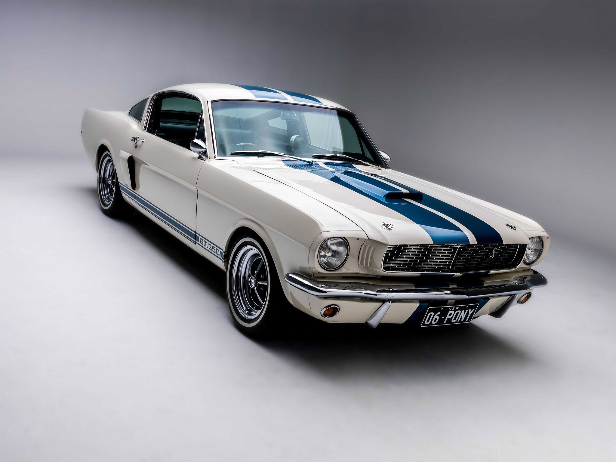 2048x1536 Ford Shelby Mustang GT350 Wallpaper