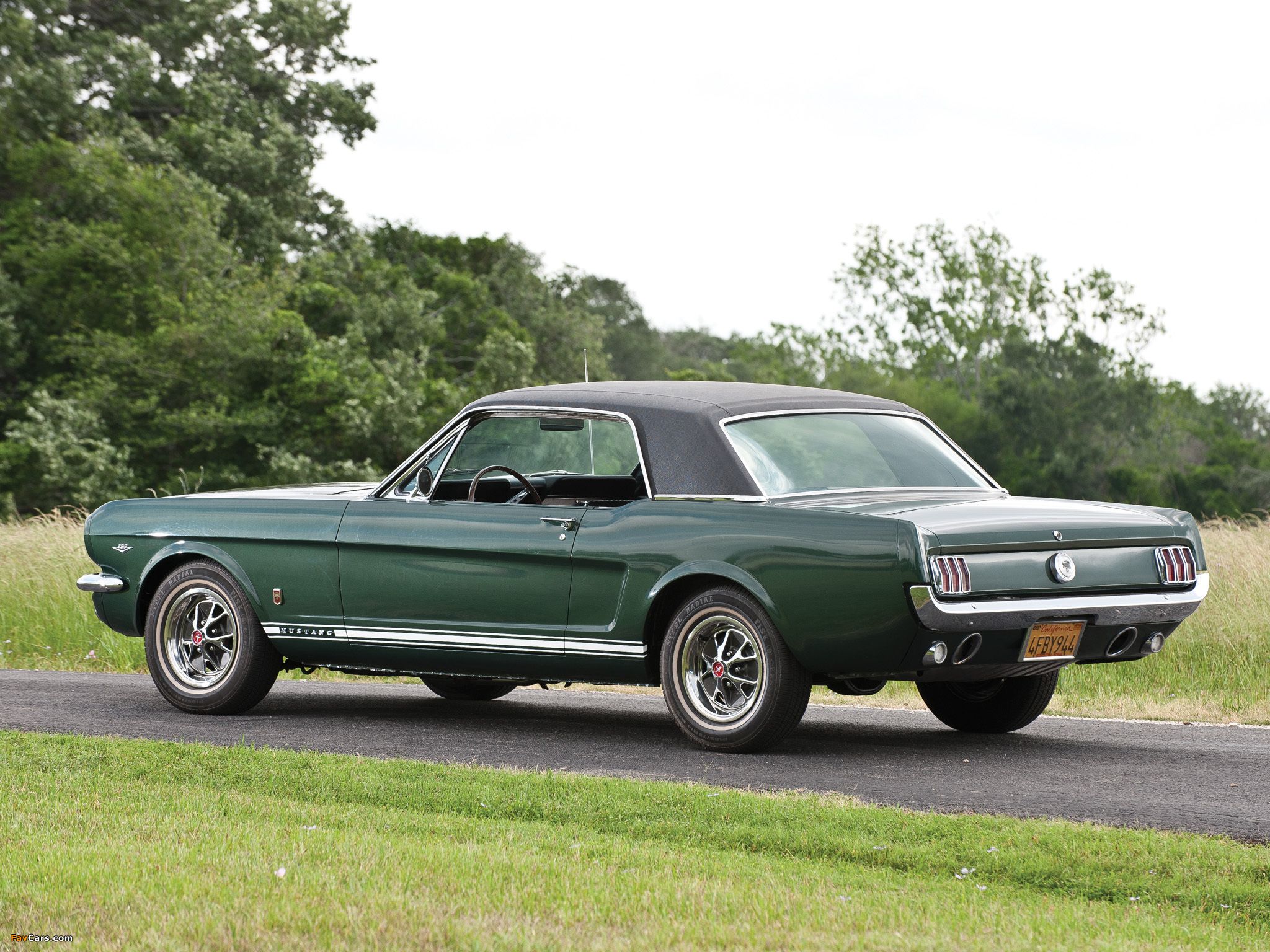 2048x1536 Ford Mustang GT Wallpaper