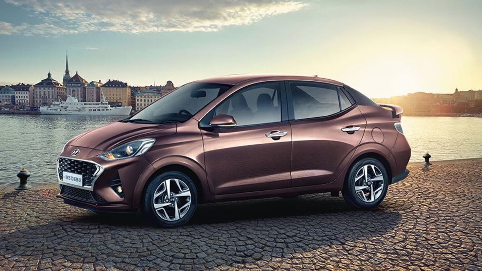 1600x900 Hyundai updates Aura compact sedan. Know what's new