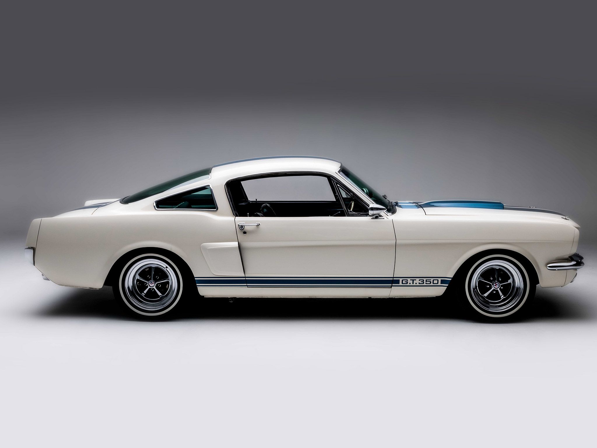 2048x1536 Shelby GT350 Wallpaper