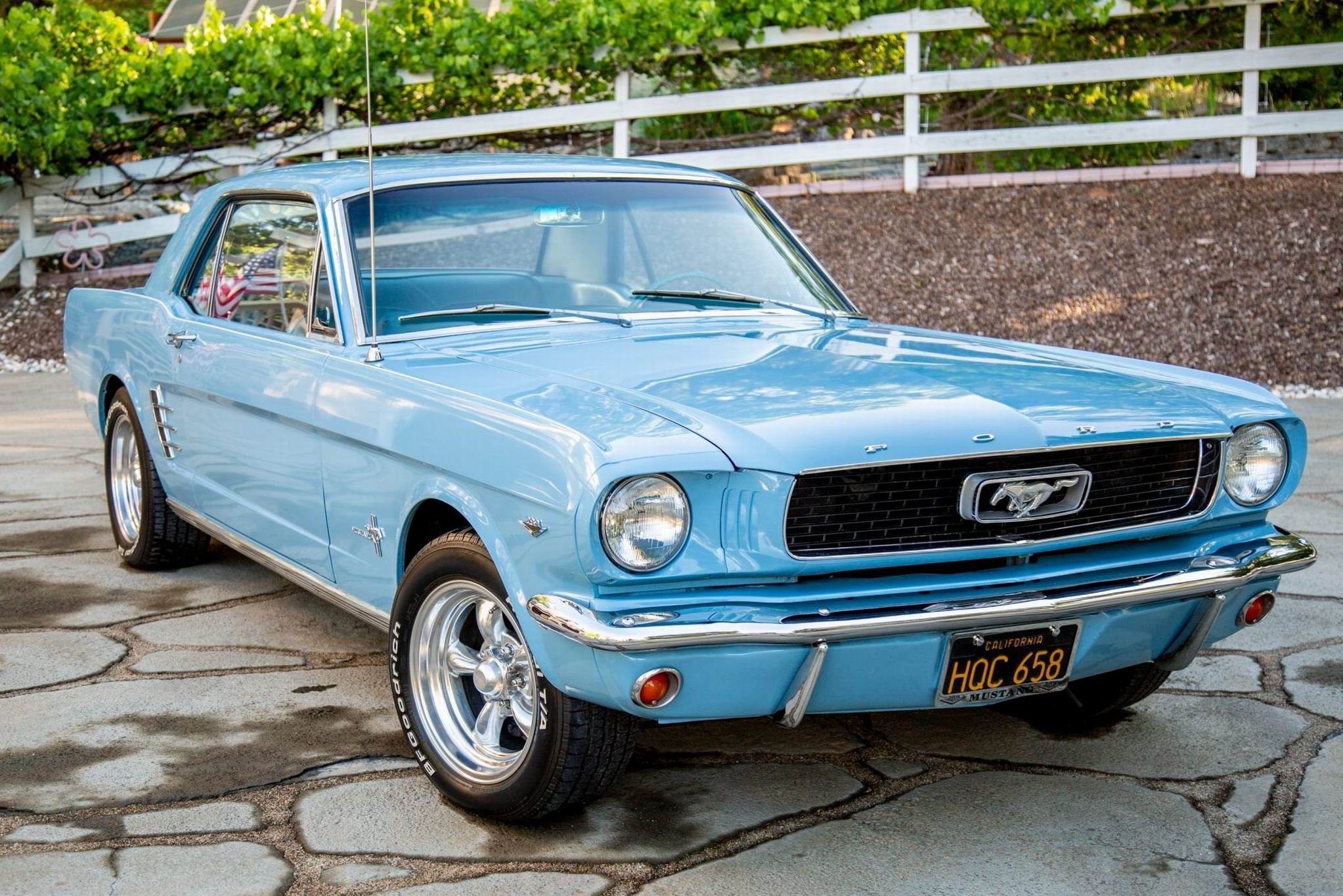 2045x1365 Ford Mustang Phone Wallpaper: Free 4K & HD Downloads