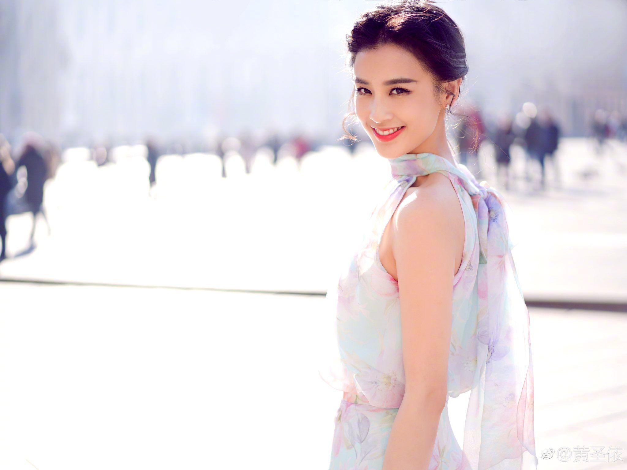 2048x1536 C Drama Tweets Shengyi Is Elegant On