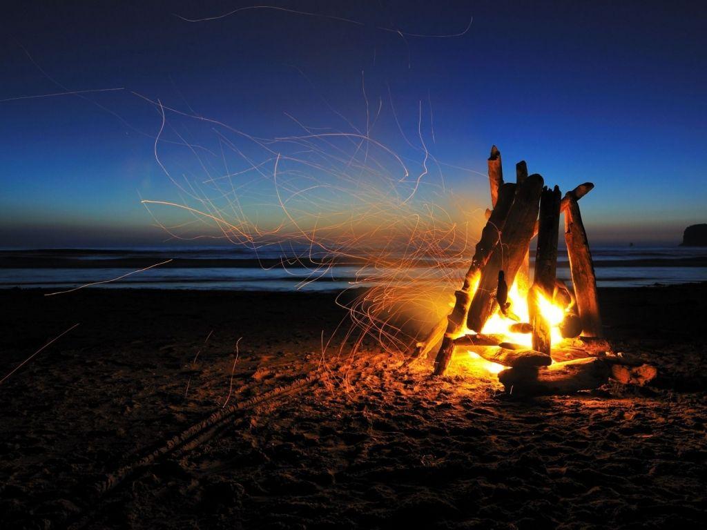 1024x768 Beach Fire 1024 x 768 Wallpaper