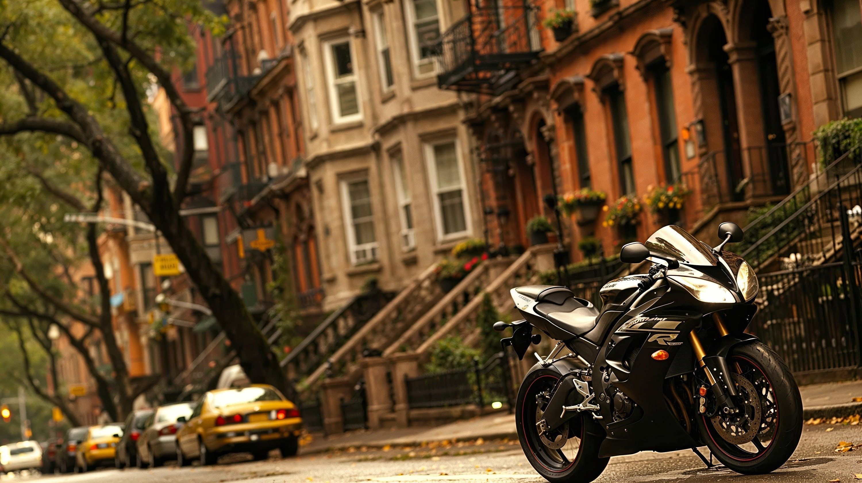 3000x1681 Printable picture of a black sports motorcycle parked on a posh New York City street