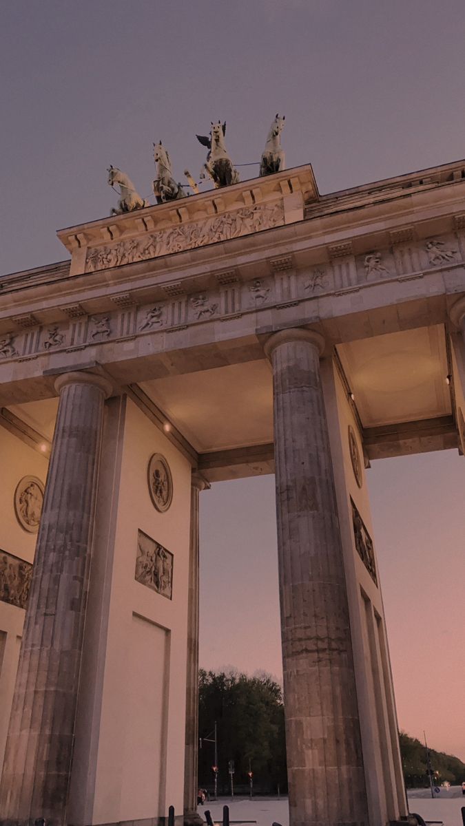 675x1200 Brandenburger Tor Germany Berlin