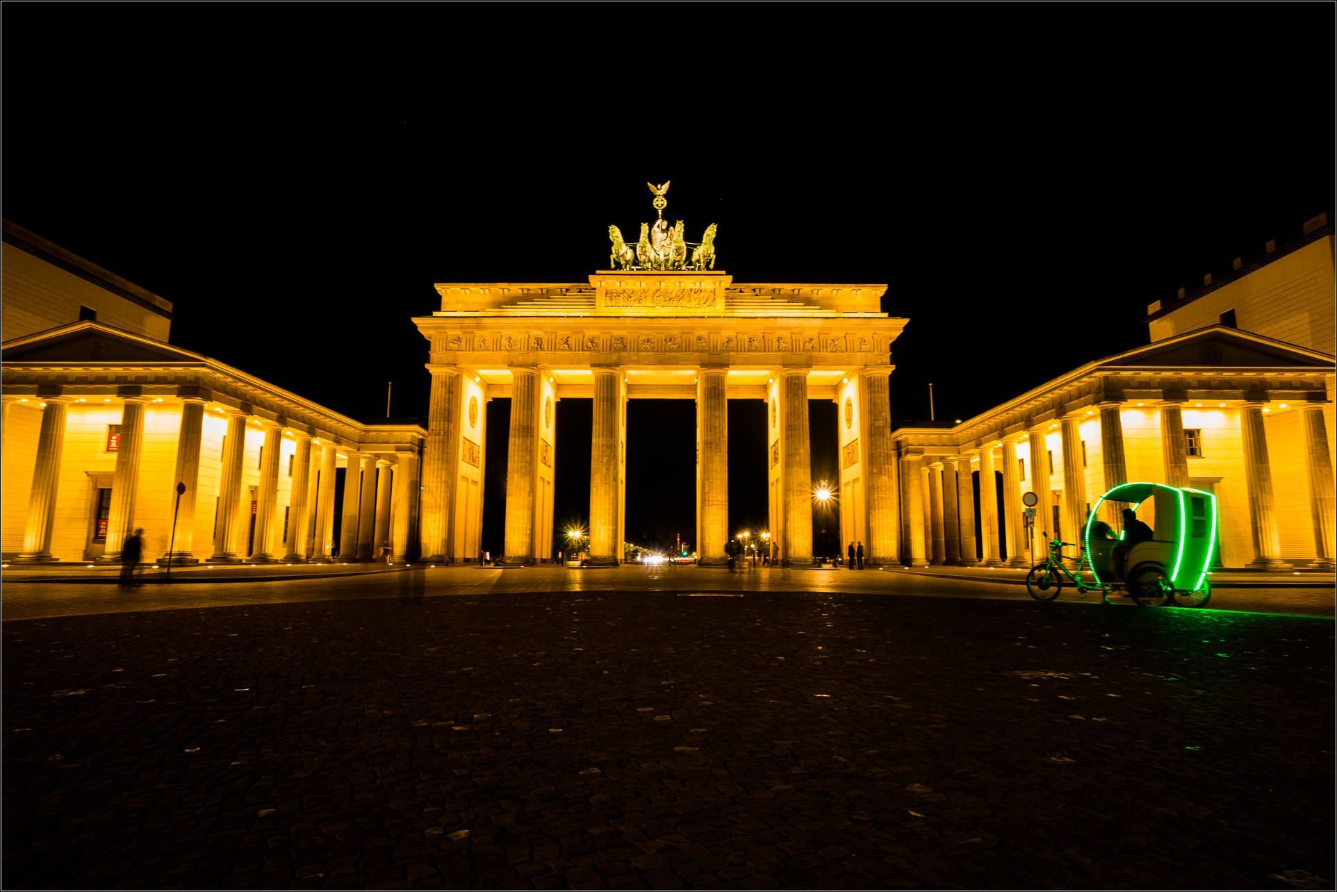 1924x1284 Nightlines and the Brandenburg Tor. Christopher Martin Photography