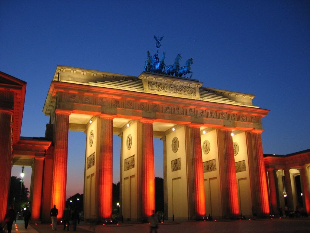 1024x768 Number 6: 1st shot of Berlin's Brandenburg Gate
