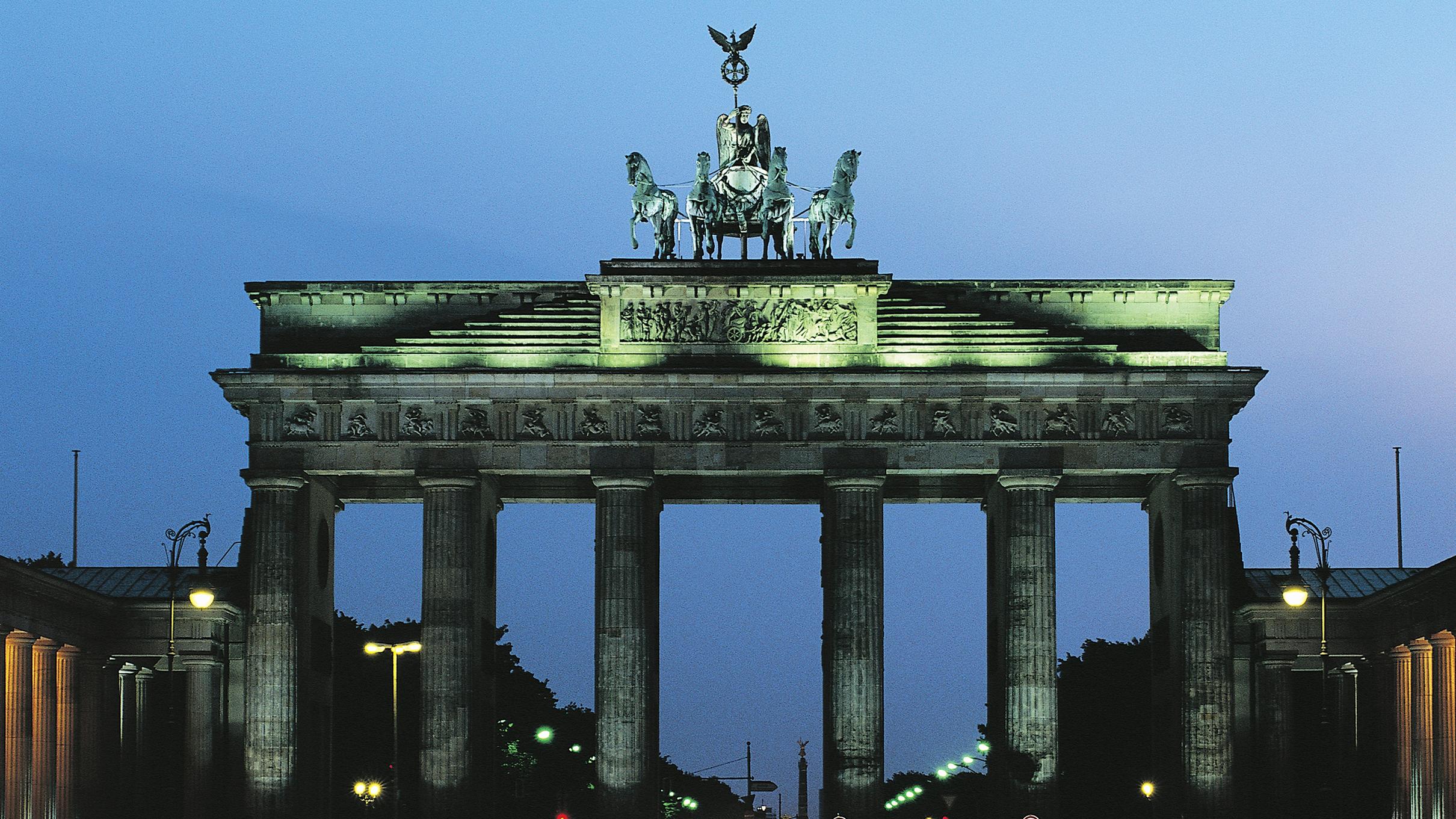 2420x1361 Berlin's guerrilla gatekeepers