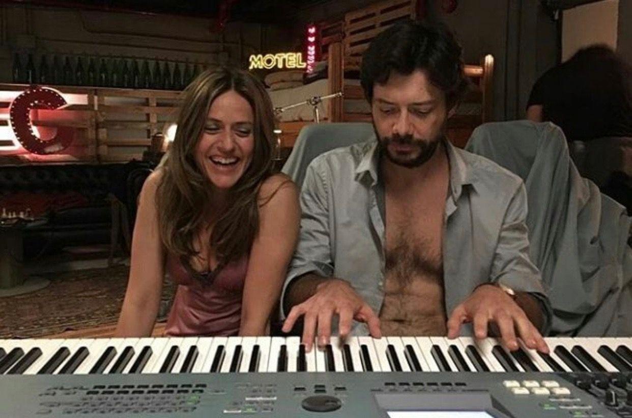 1242x822 El profesor y Raquel. Casa de papelao, La casa de papel, Series e
