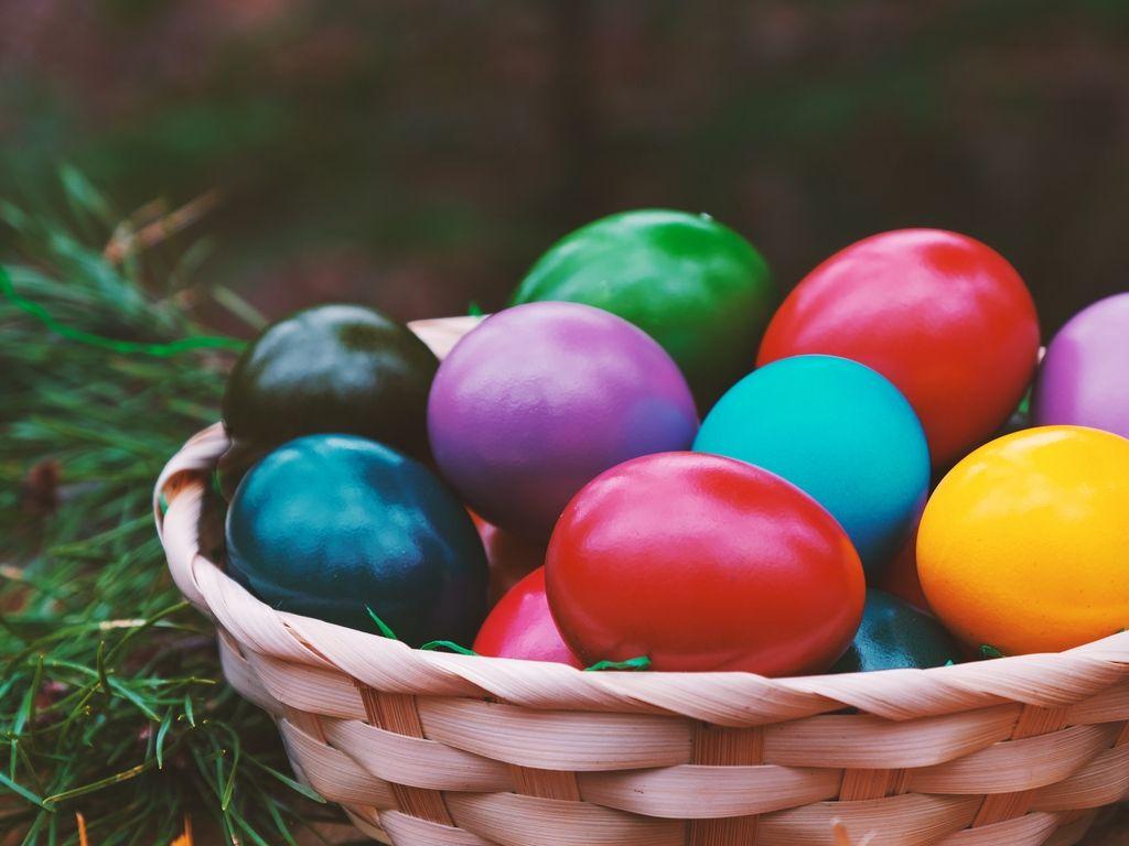 1024x768 Download wallpaper 1024x768 easter, eggs, colorful, basket