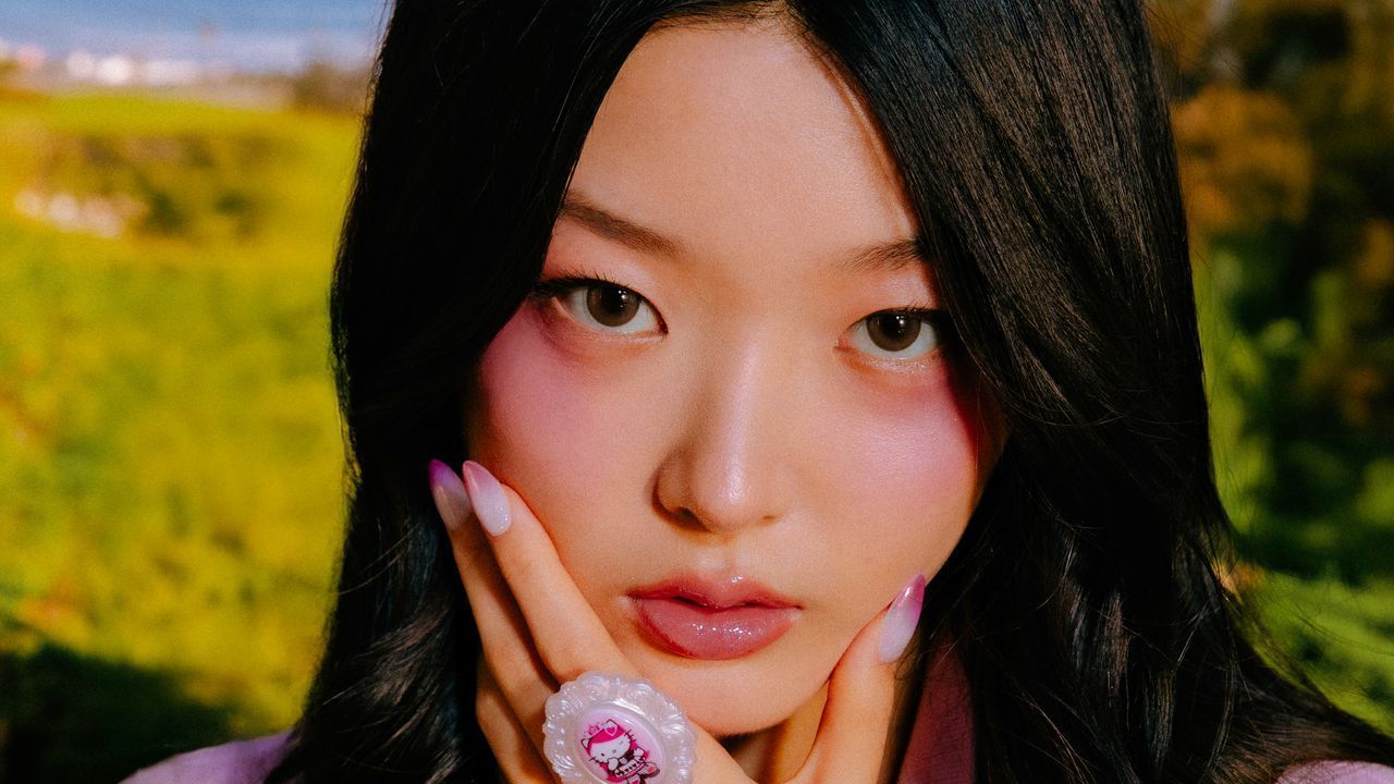 1280x720 KATSEYE's Yoonchae Jeung Breaks Down Her Viral Blush Technique