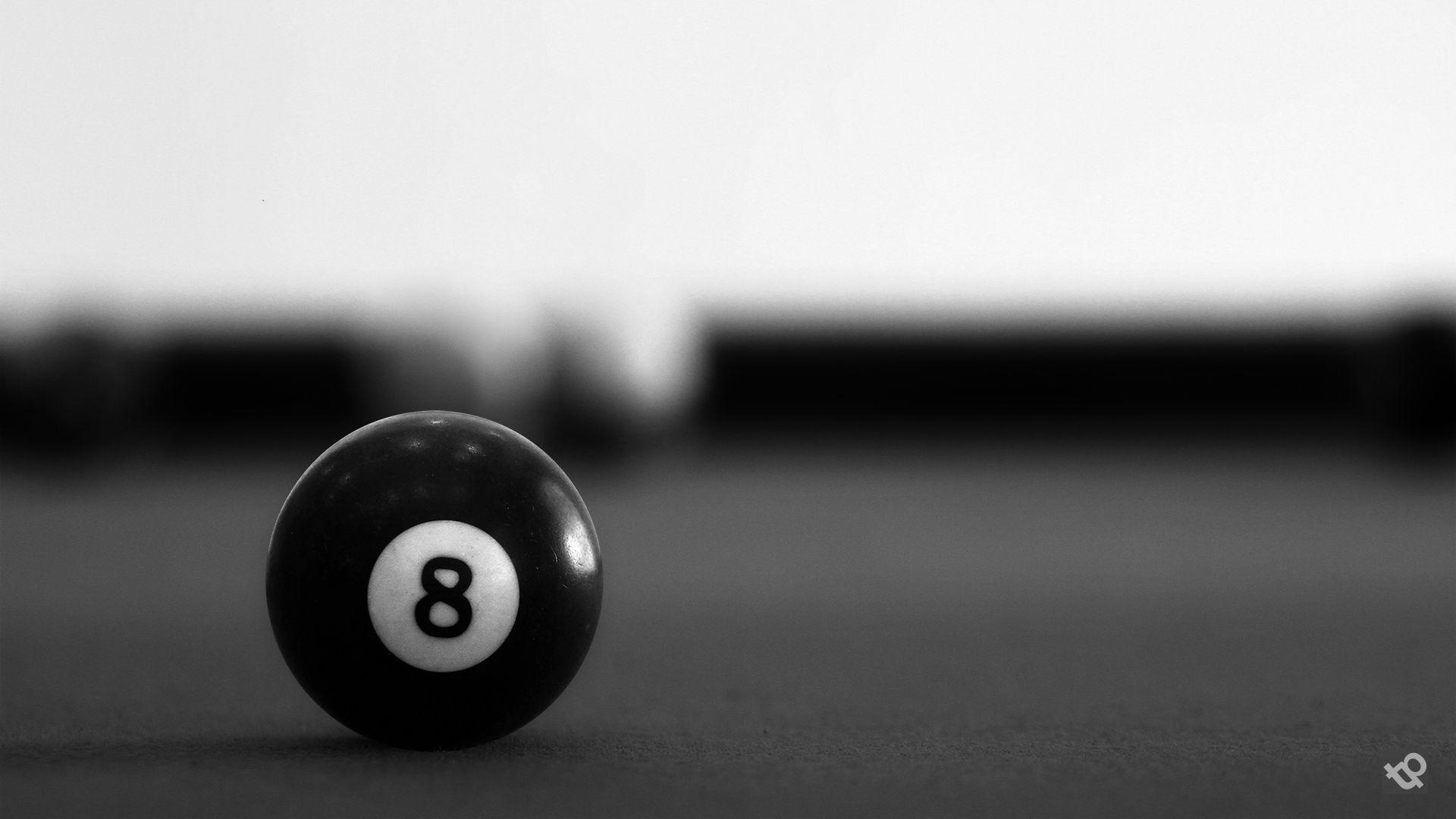 Пот 8 букв. Бильярд "8 Ball Pool". Черный бильярдный шар. Бильярдный шар с цифрой 8. Бильярд на черном фоне.