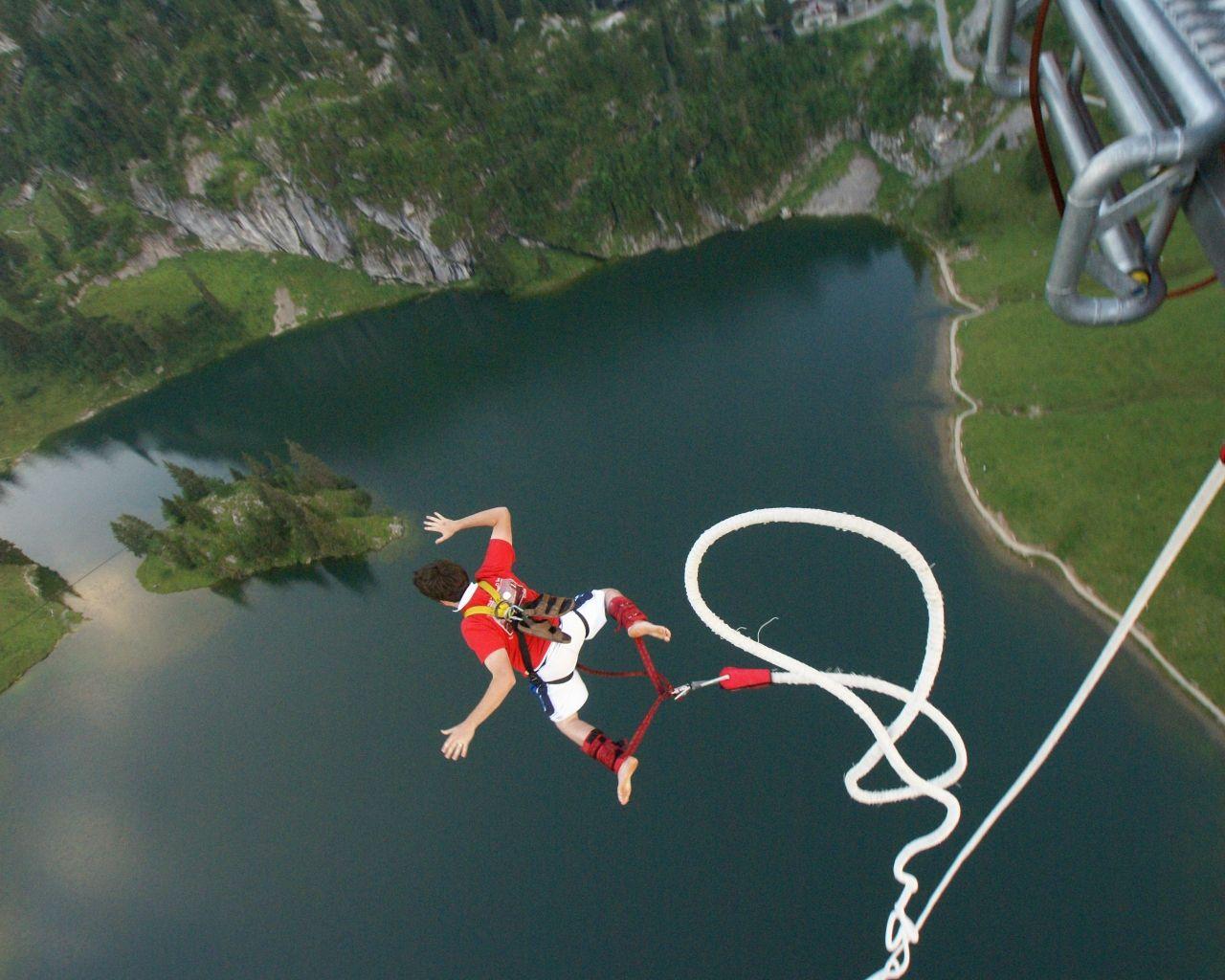 Bungee Jumping Wallpaper