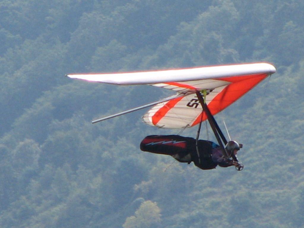 1024x768 Hang gliding