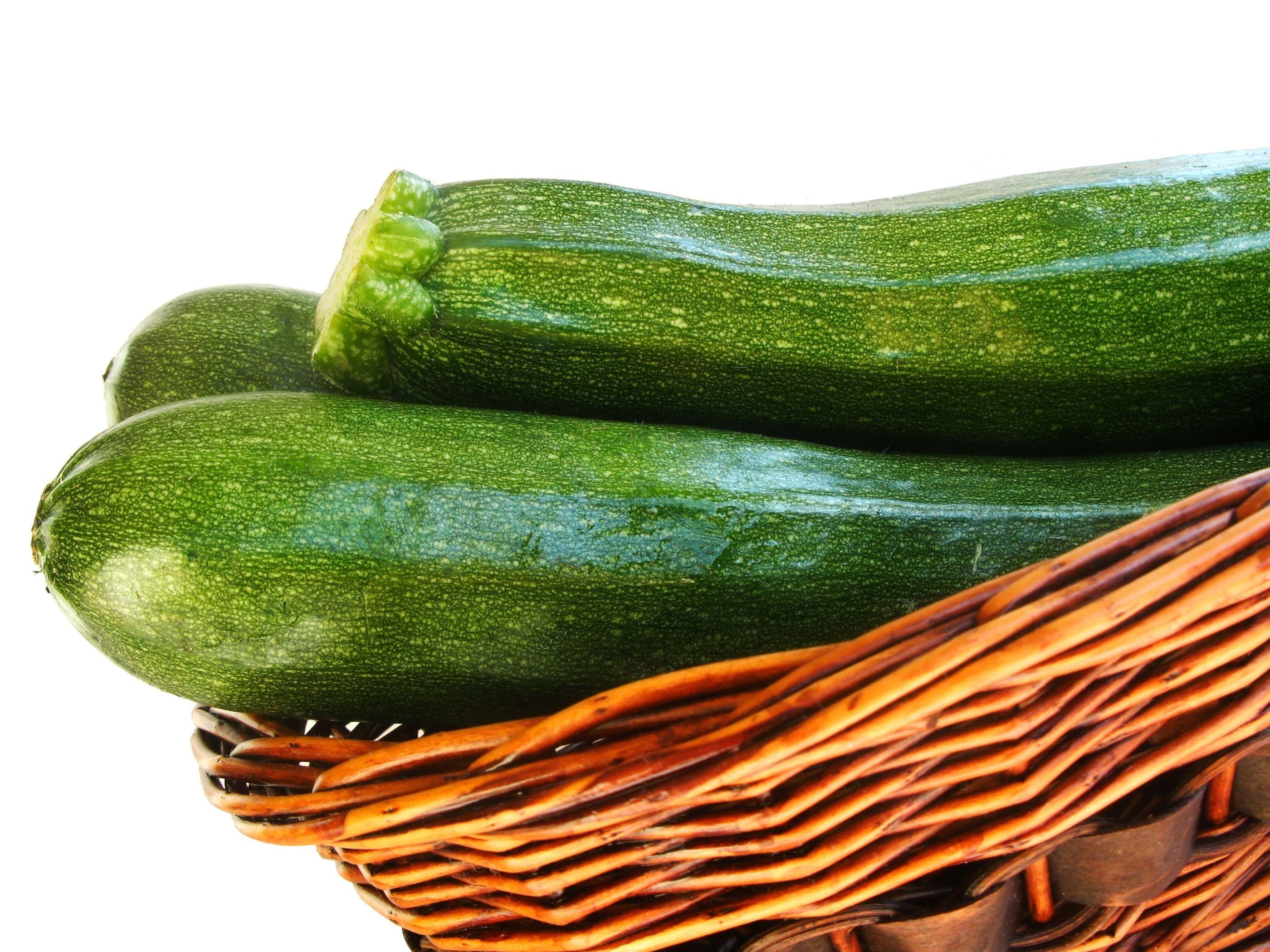 2800x2100 Green cucumber vegetables HD wallpaper